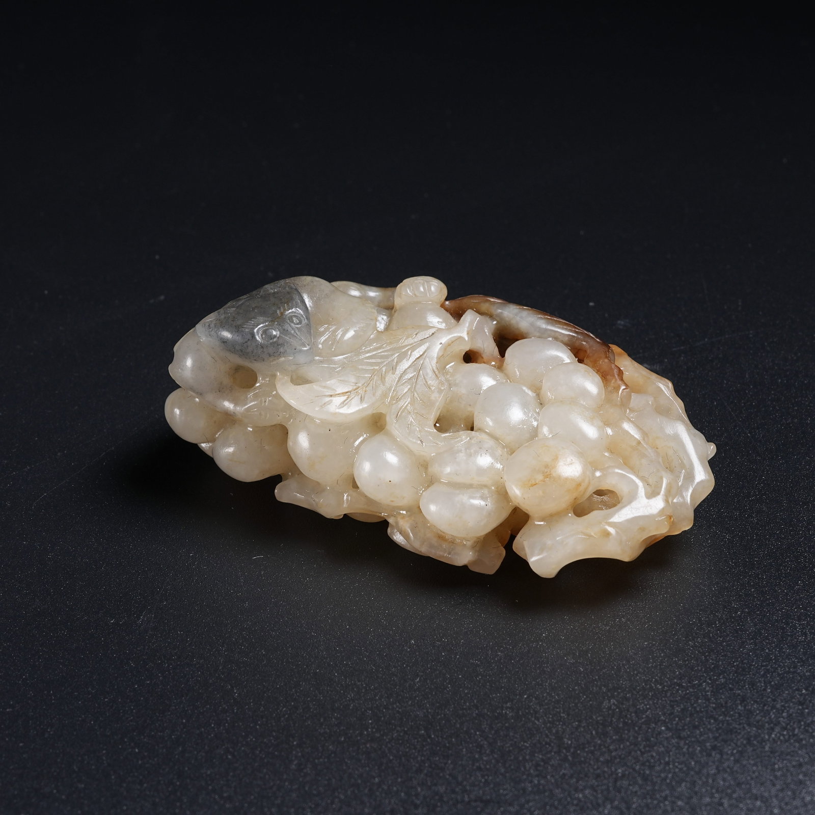 A HETIAN JADE HANGING ORNAMENT WITH SQUIRREL AND GRAPE MOTIFS (1 of 8)