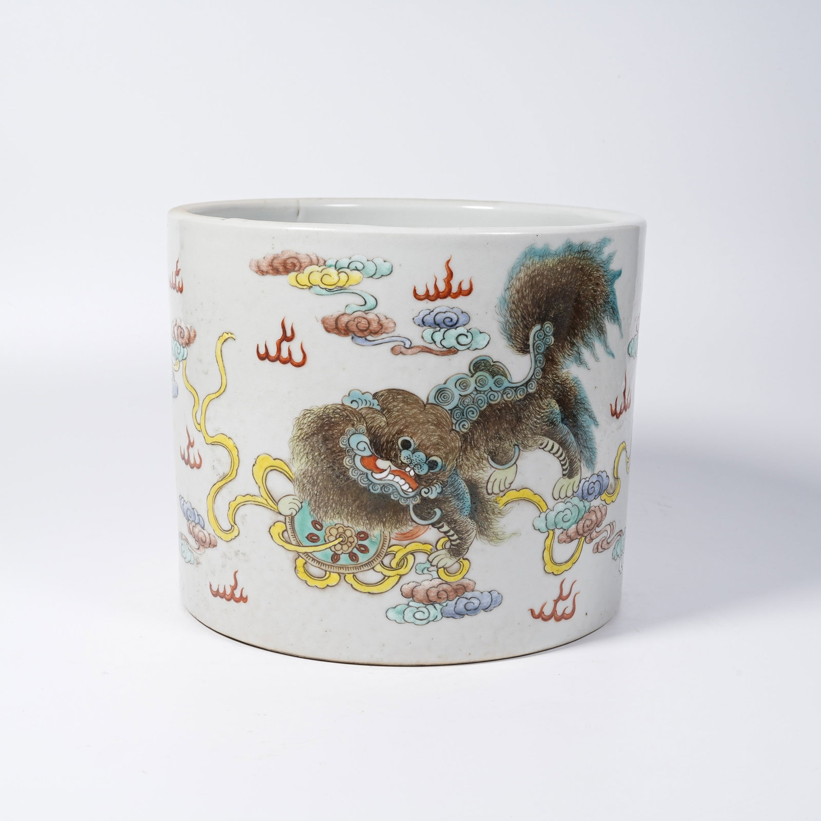 A FAMILLE ROSE BRUSH POT WITH LIONS PLAYING SILK BALL PATTERNS: Famille Rose Brush Pot with Lions Playing Silk Ball Patterns