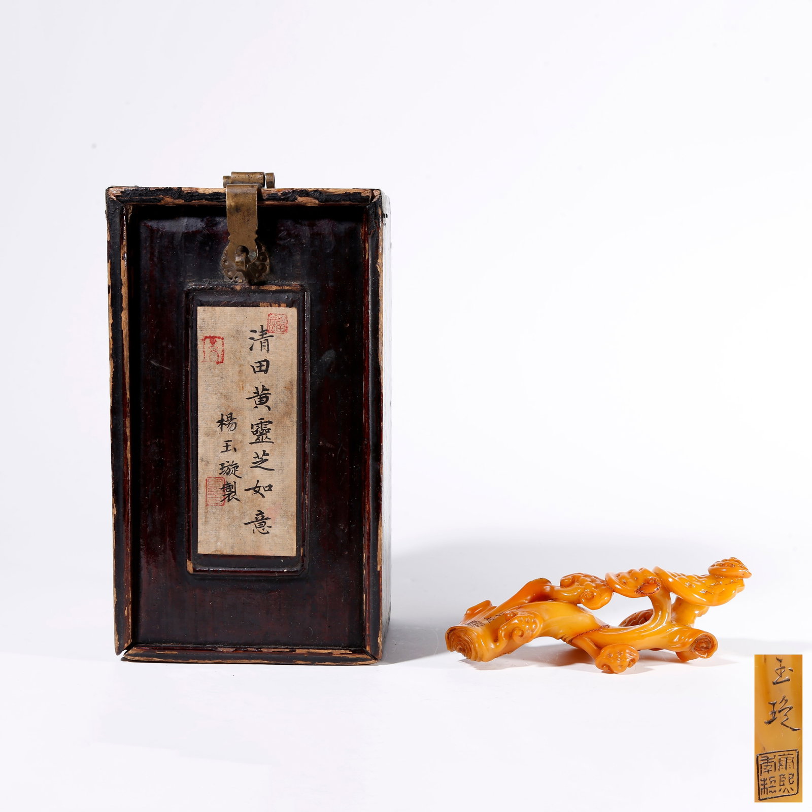 A GANODERMA-SHAPED ORNAMENT CARVED FROM SHOUSHAN STONE: Ganoderma-shaped Ornament Carved from Shoushan Stone
