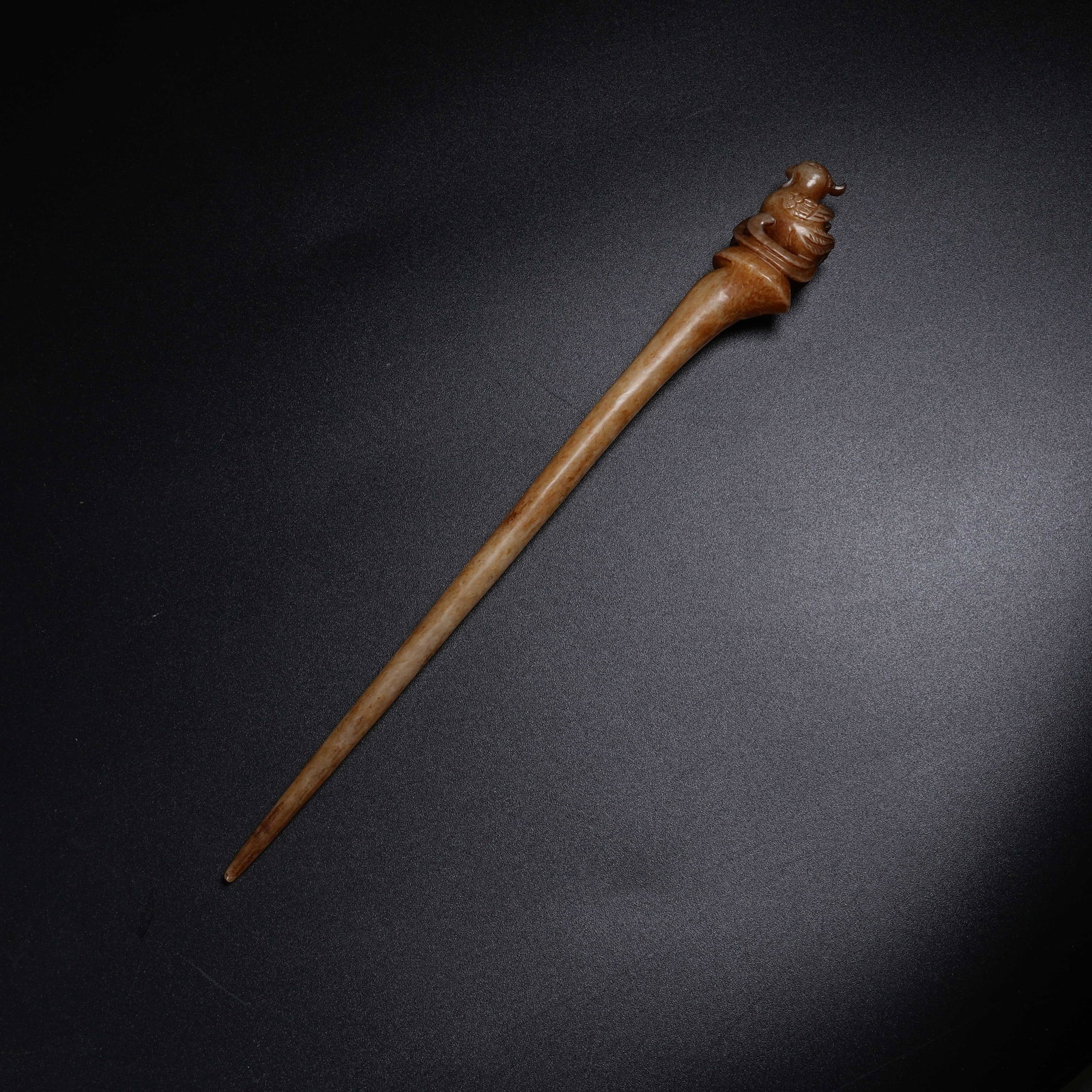 A ANCIENT JADE HAIRPIN WITH PHOENIX KNOB: Ancient Jade Hairpin with Phoenix Knob