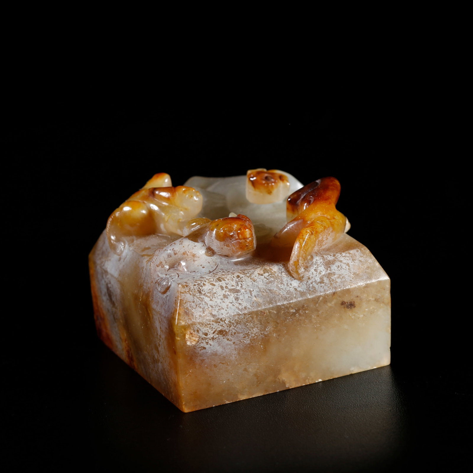 A HETIAN JADE SEAL CARVED WITH DRAGON PATTERNS: Hetian Jade Seal Carved with Dragon Patterns