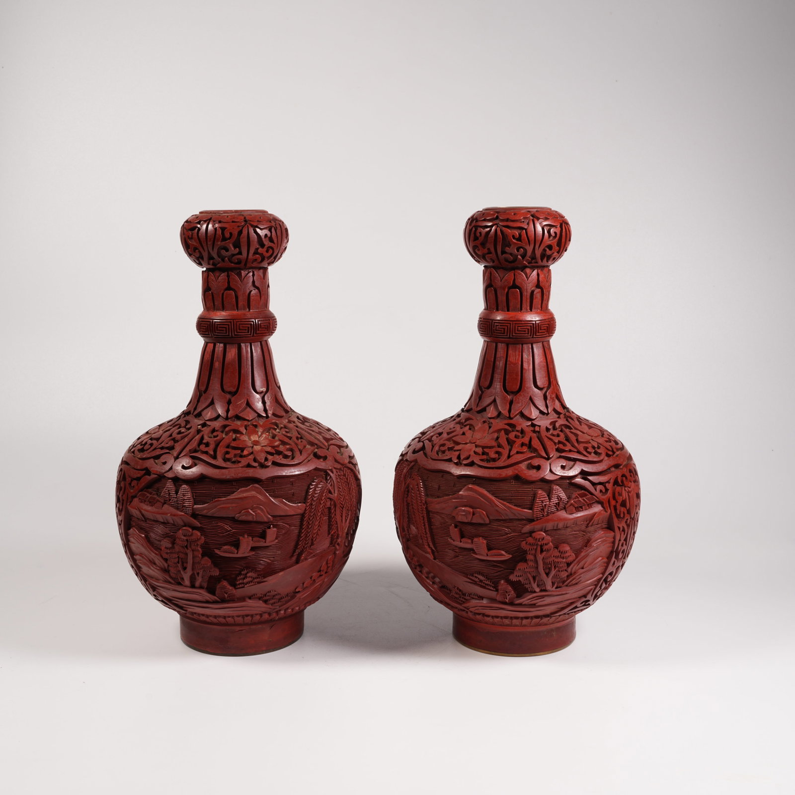 A SET OF CARVED LACQUER GARLIC-HEAD VASES WITH LANDSCAPE PATTERN: Set of Carved Lacquer Garlic-Head Vases with Landscape Pattern