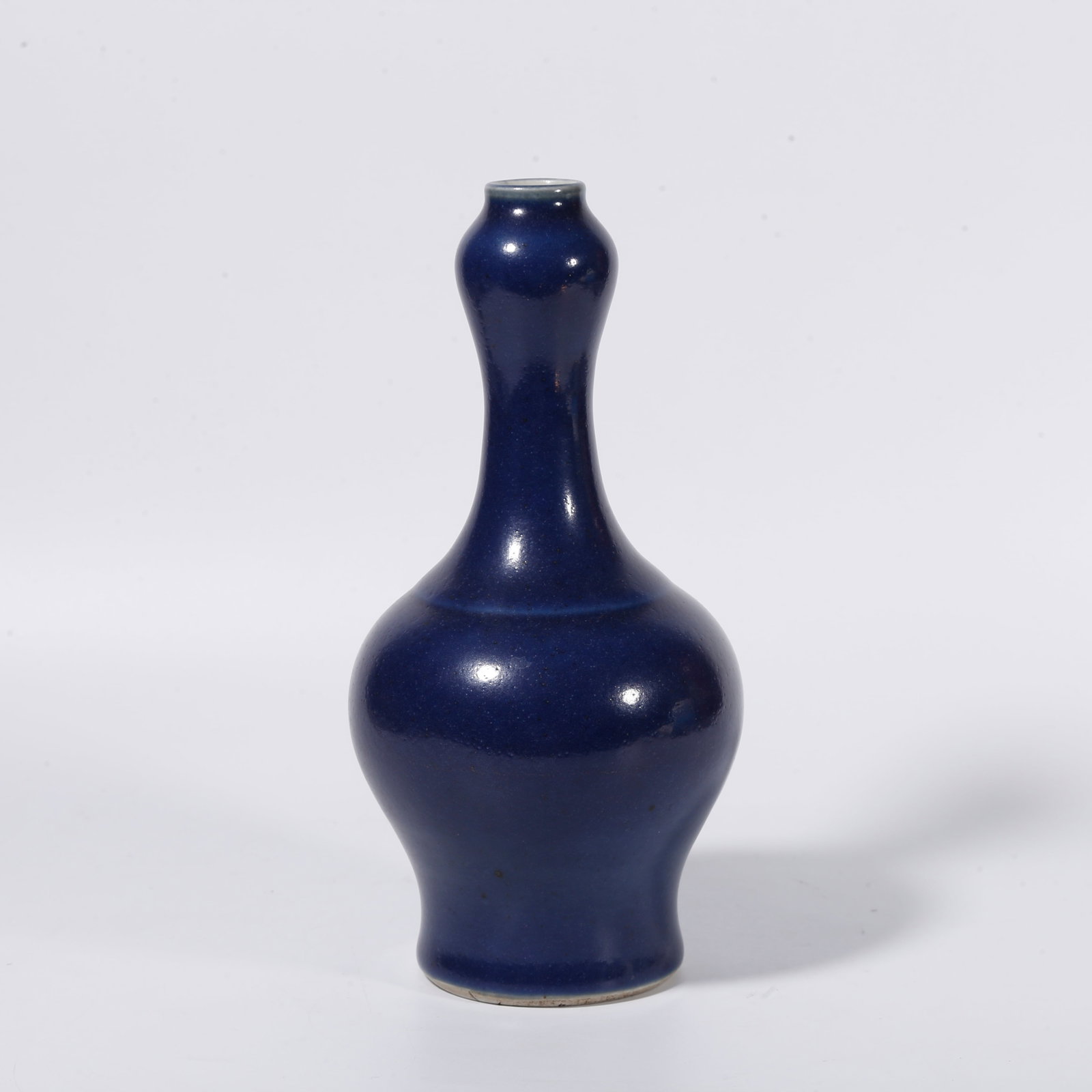 A BLUE GLAZED GARLIC-HEAD VASE (1 of 9)