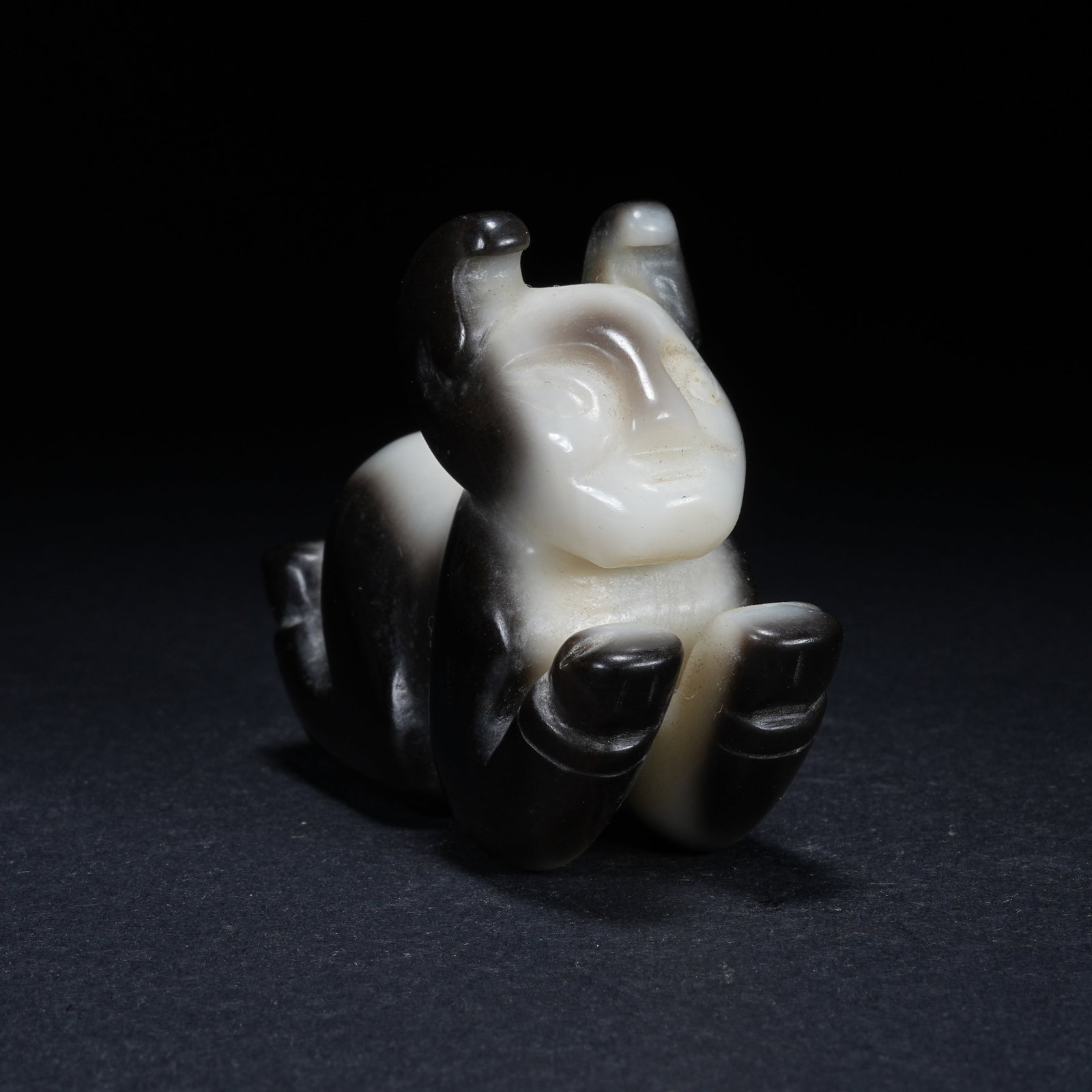 A HETIAN JADE SKILLFULLY COLORED KNEELING FIGURE: Hetian Jade Skillfully Colored Kneeling Figure