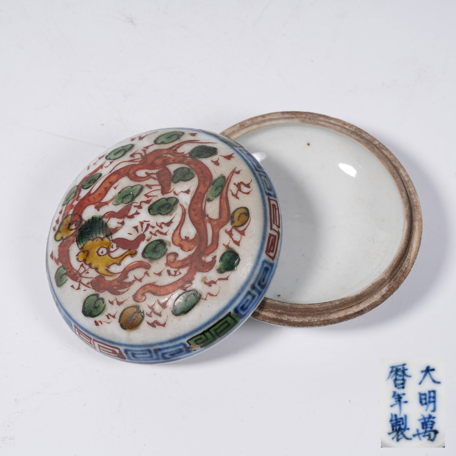 A RED AND GREEN COLOR SEAL PASTE BOX WITH CLOUD AND DRAGON PATTERNS: Red and Green Color Seal Paste Box with Cloud and Dragon Patterns