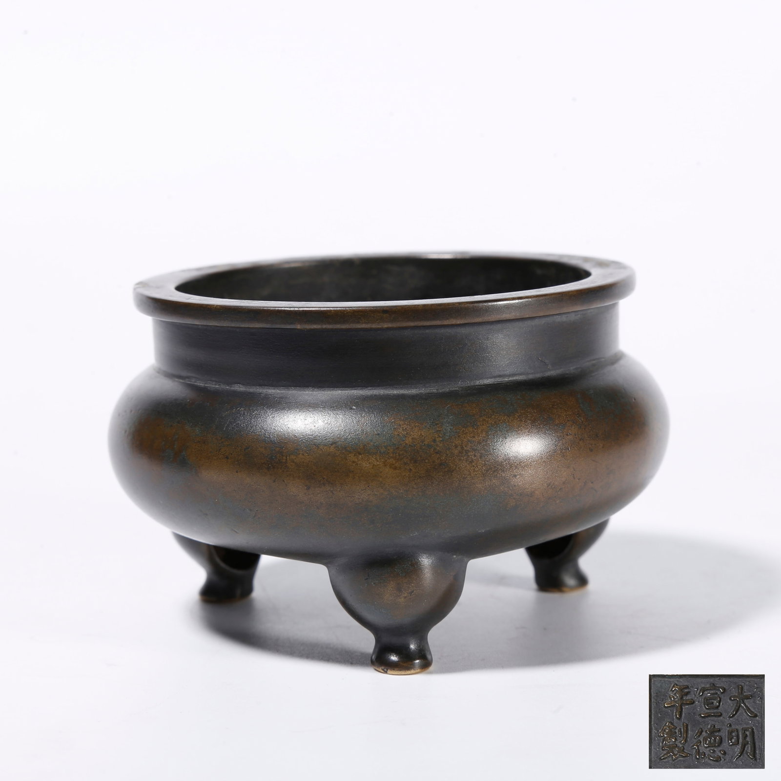 A BRONZE TRIPOD CENSER: Bronze Tripod Censer