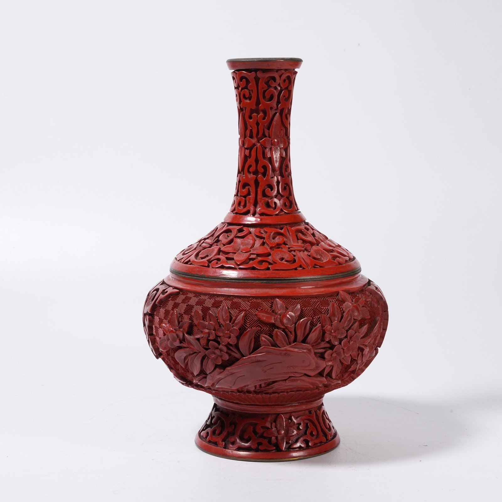 A CARVED LACQUER LONG-NECKED CENSER WITH LID AND FLORAL PATTERNS (1 of 10)