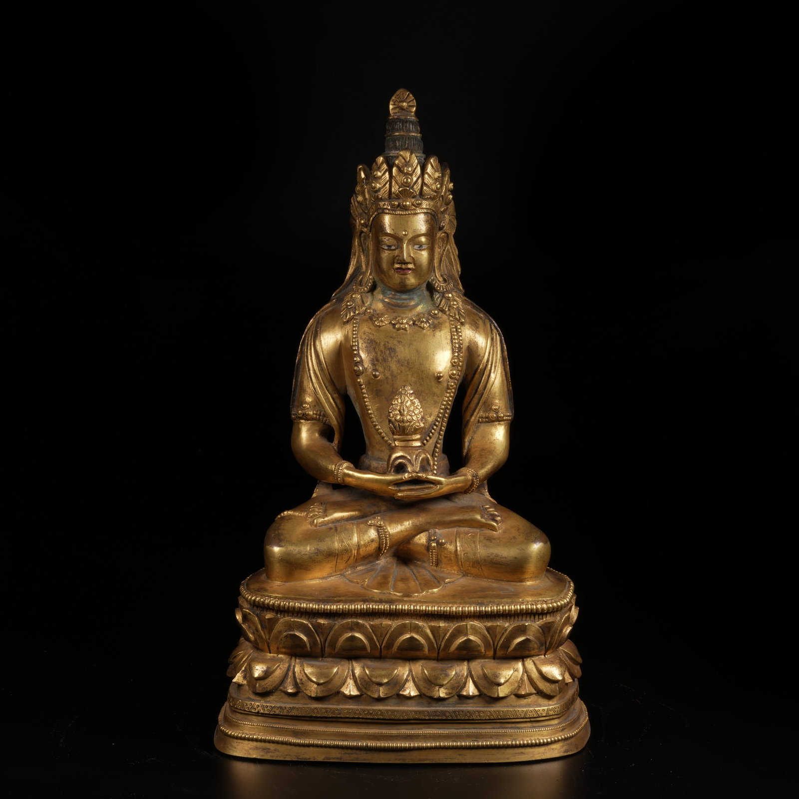 A GILT-BRONZE AMITAYUS (INFINITE LIFE BUDDHA) STATUE: Gilt-Bronze Amitayus (Infinite Life Buddha) Statue