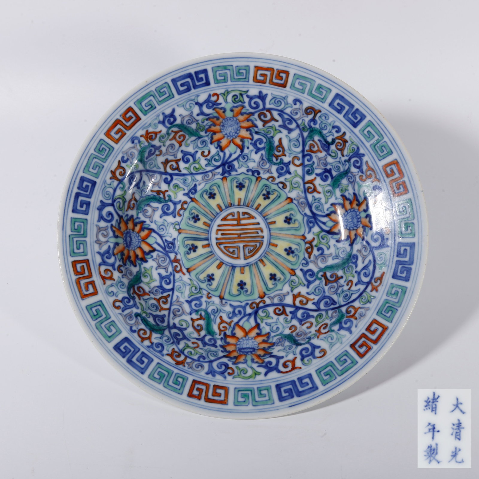 A DOUCAI PLATE WITH INTERLOCKING FLORAL AND LONGEVITY CHARACTER PATTERNS: Doucai Plate with Interlocking Floral and Longevity Character Patterns