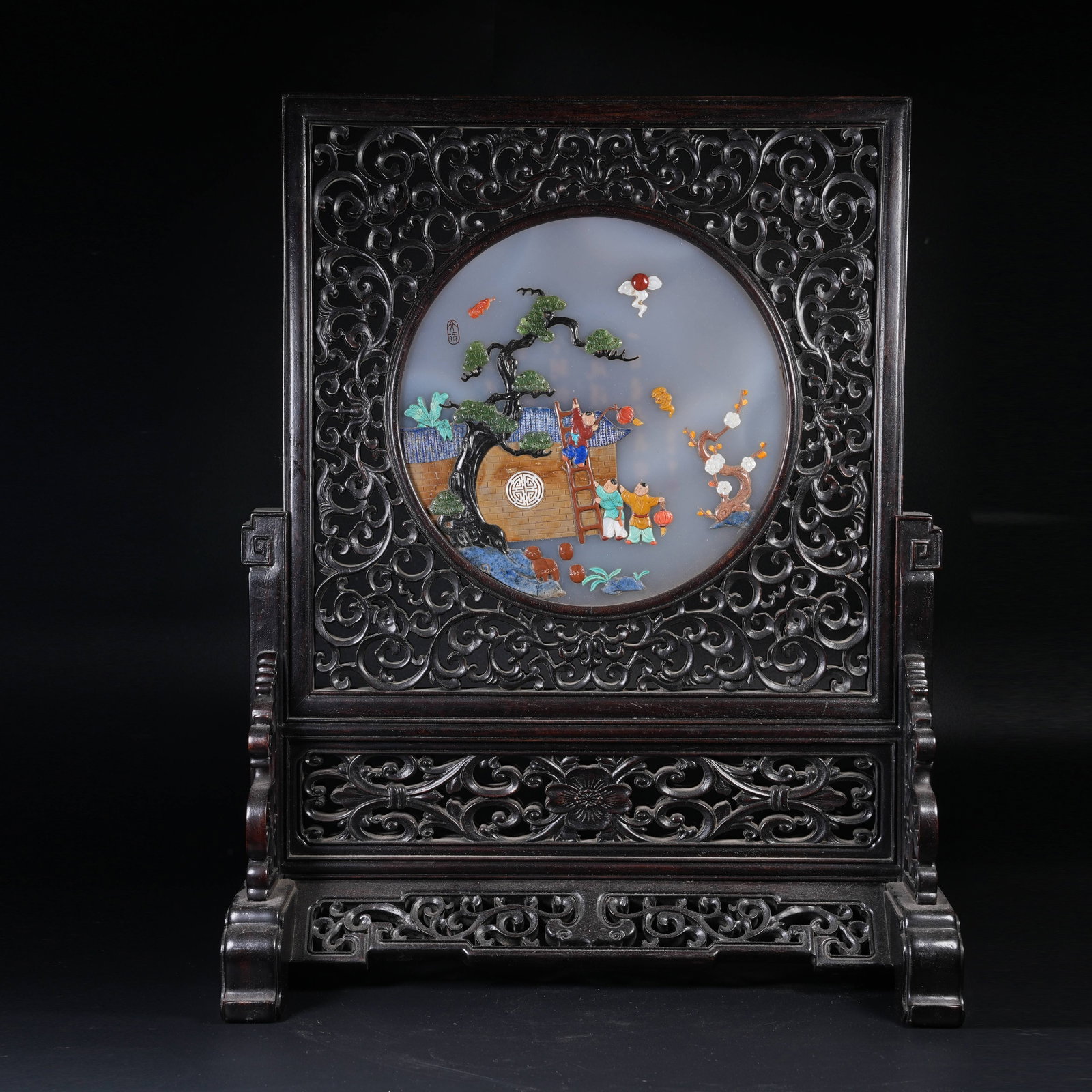 A HUNDRED TREASURES INLAID RED SANDALWOOD SCREEN WITH CHILDREN AT PLAY SCENE: Hundred Treasures Inlaid Red Sandalwood Screen with Children at Play Scene