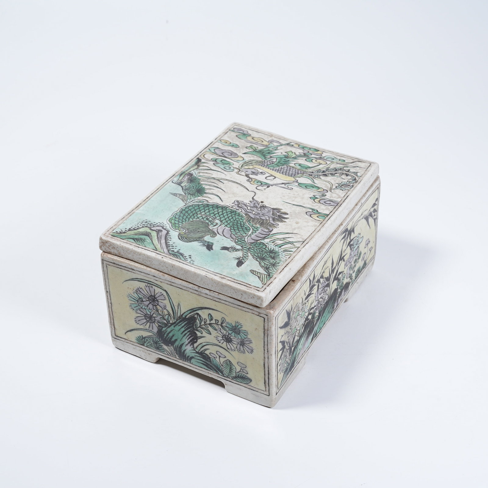 A PLAIN SANCAI COVERED BOX WITH FLORAL PATTERNS (1 of 11)