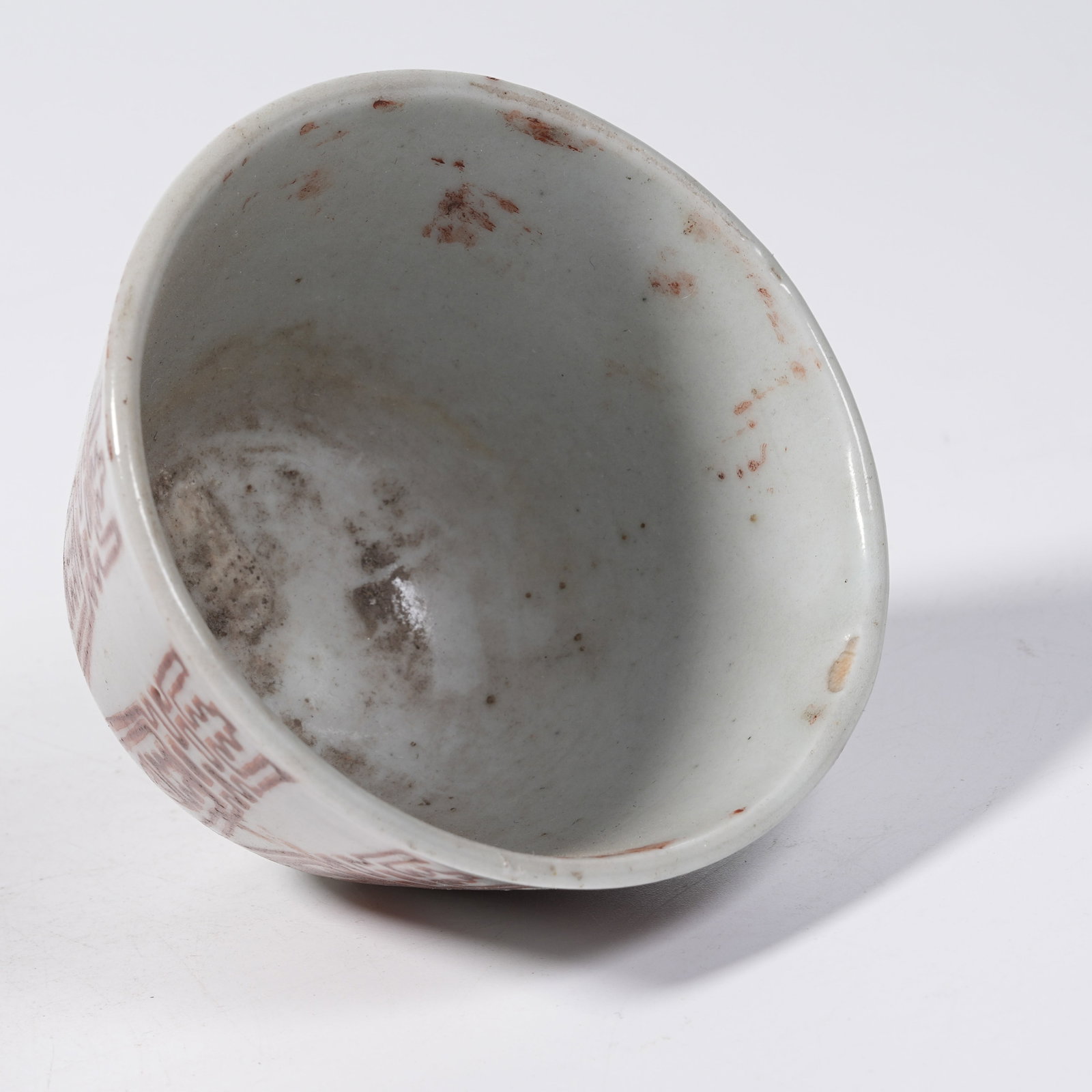 A UNDERGLAZE RED CUP WITH LONGEVITY PATTERNS - 7