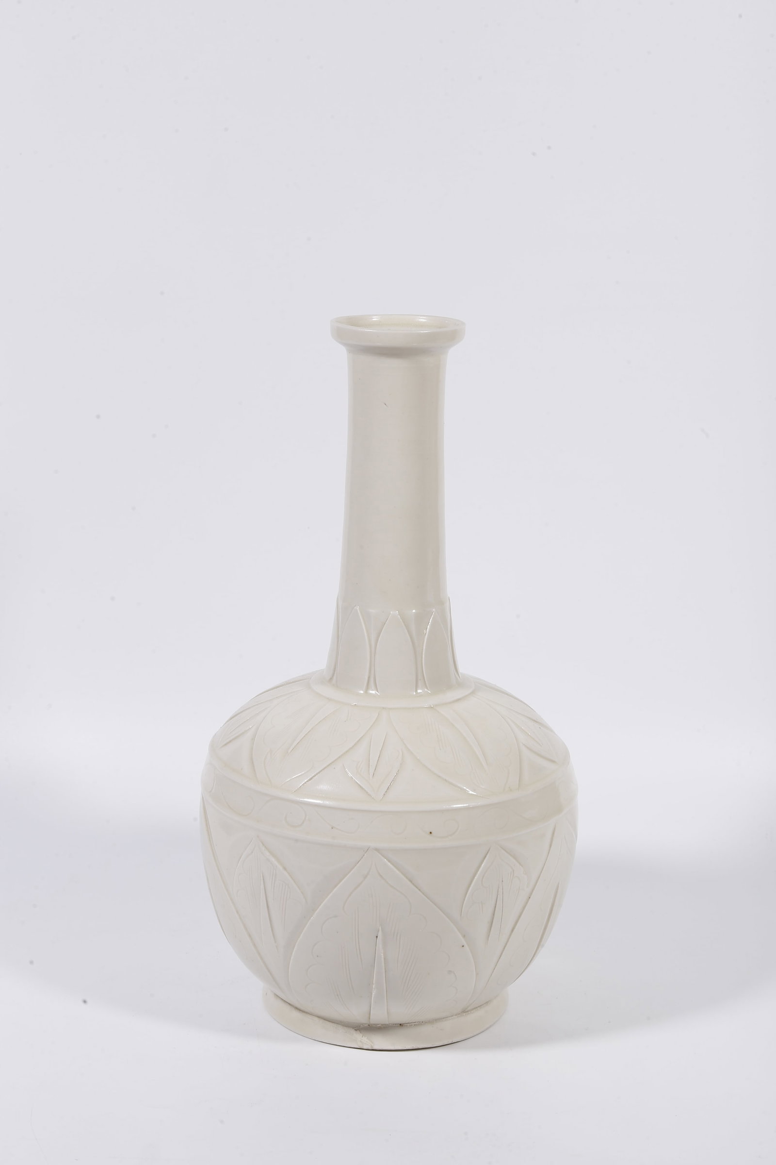 A DING KILN DECORATIVE VASE WITH LOTUS PATTERNS: Ding Kiln Decorative Vase with Lotus Patterns