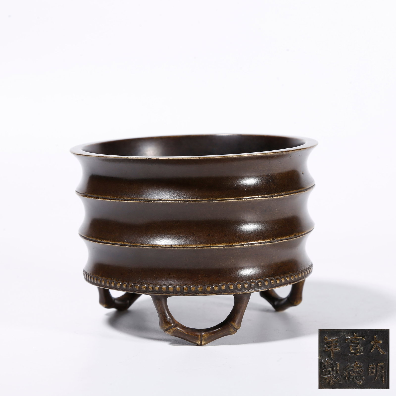 A BRONZE TRIPOD CENSER WITH STRING PATTERNS (1 of 9)