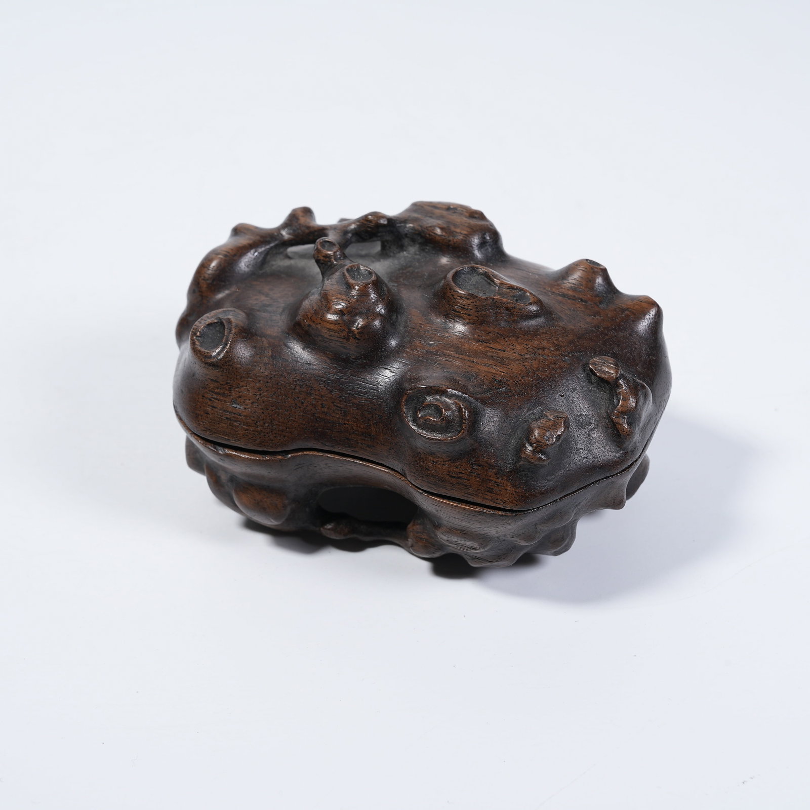 A HUANGHUALI WOOD BURL COVERED BOX: Huanghuali Wood Burl Covered Box