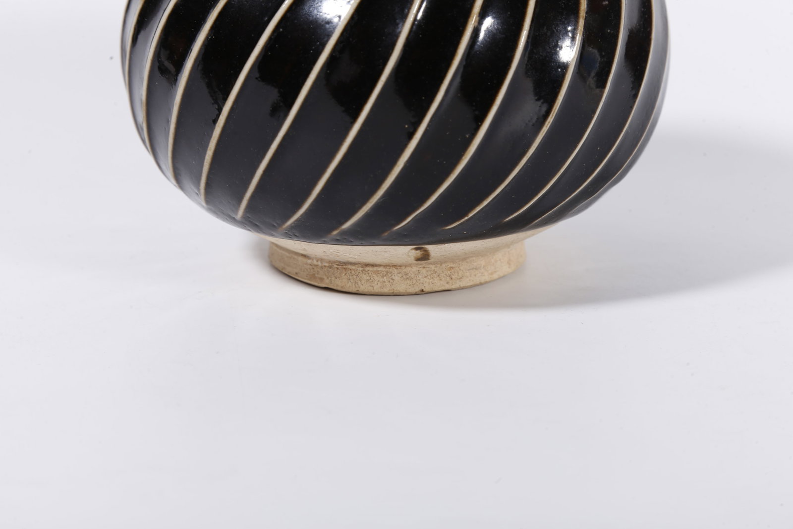 A DING KILN JAR WITH STRING PATTERNS - 6