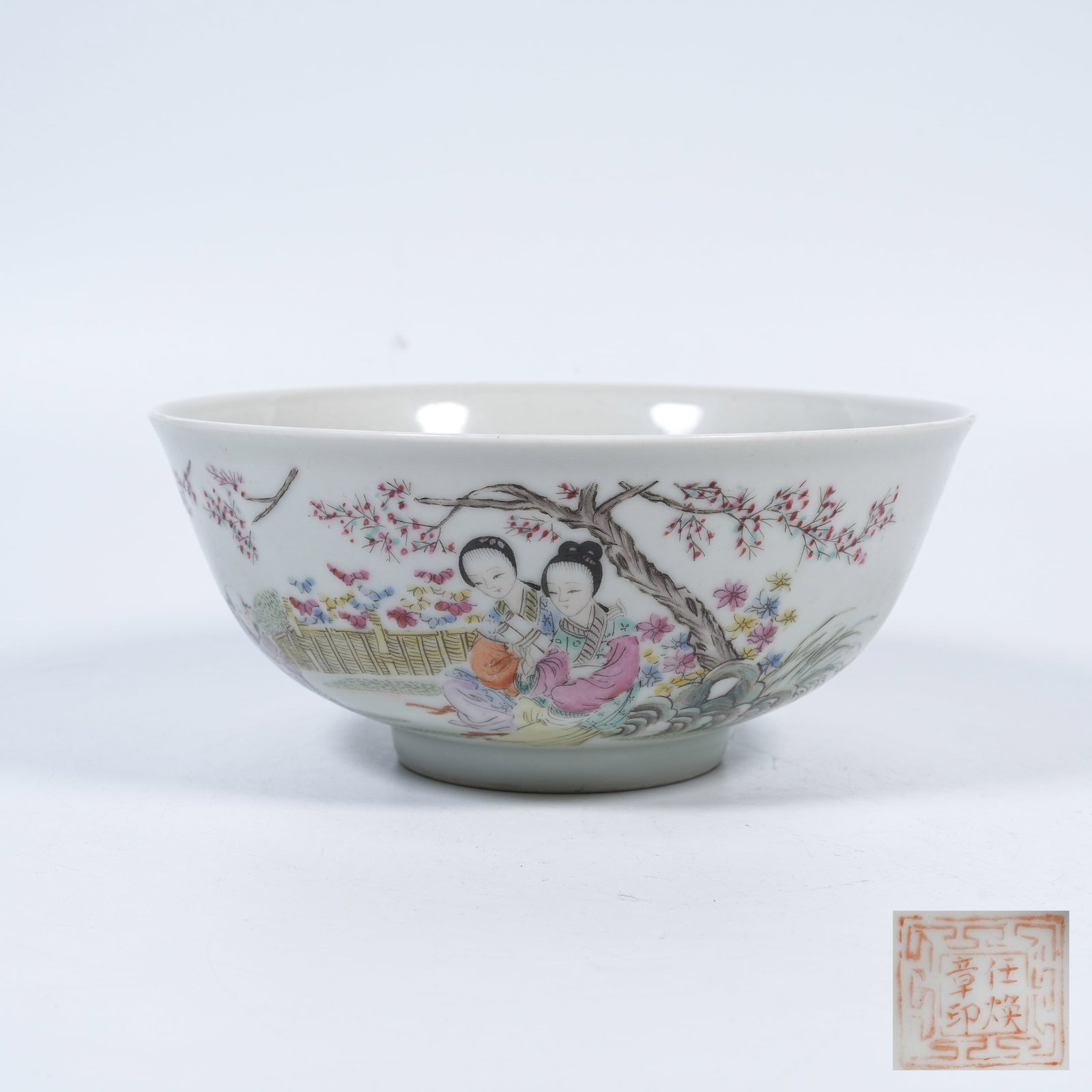 A FAMILLE ROSE BOWL WITH BEAUTY FIGURE PAINTINGS (1 of 8)