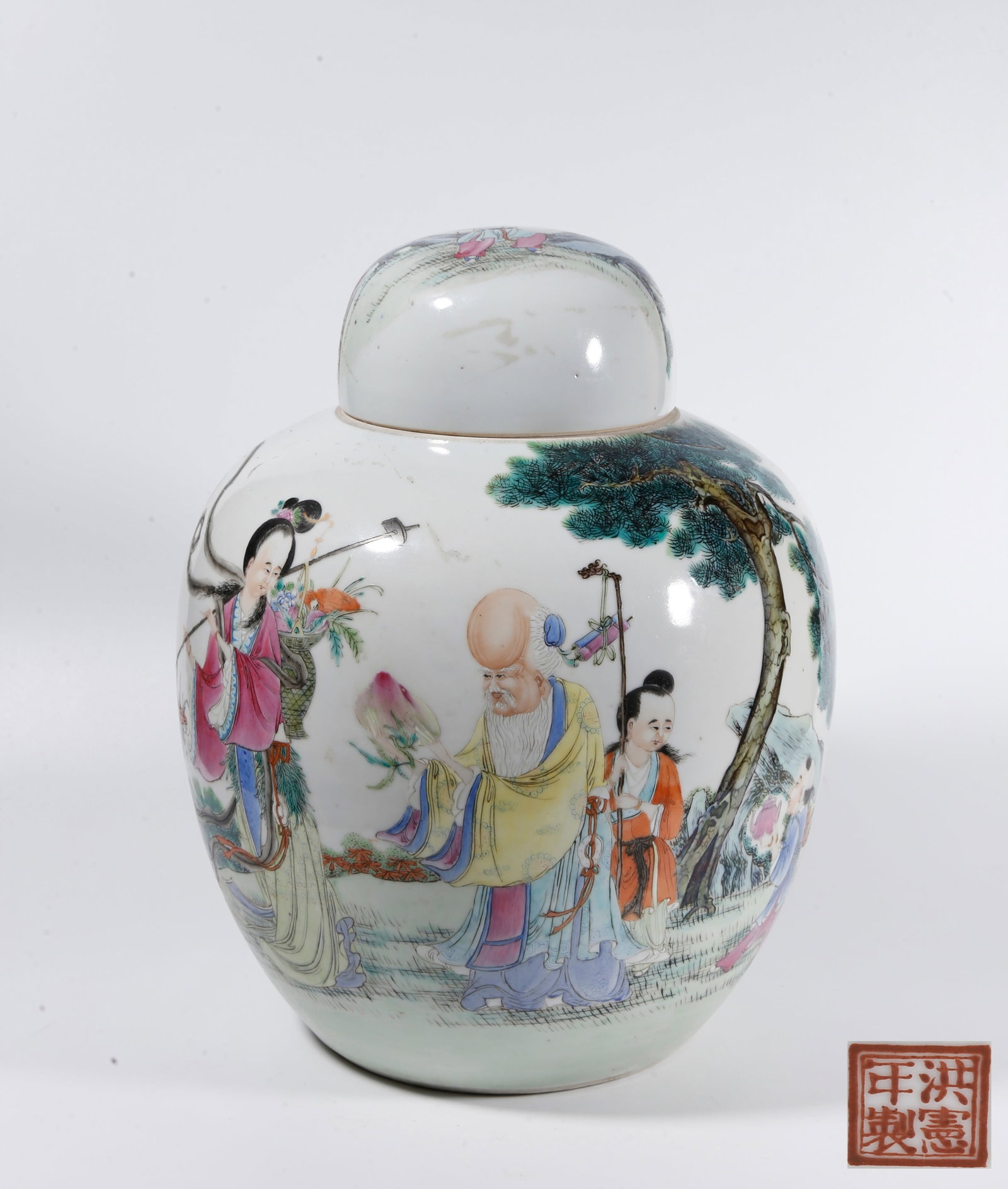 A FAMILLE ROSE COVERED JAR WITH MAGU PRESENTING LONGEVITY PEACH MOTIFS: Famille Rose Covered Jar with Magu Presenting Longevity Peach Motifs