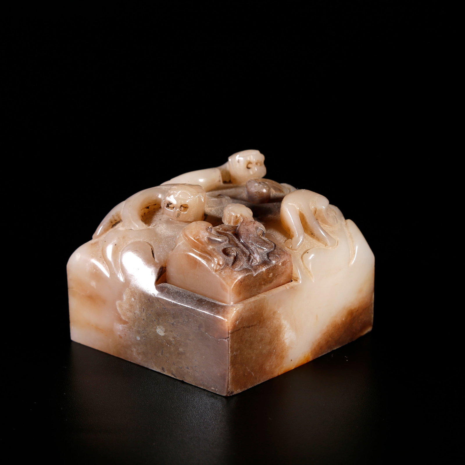 A SET OF HETIAN JADE SEALS CARVED WITH DRAGON PATTERN (1 of 10)