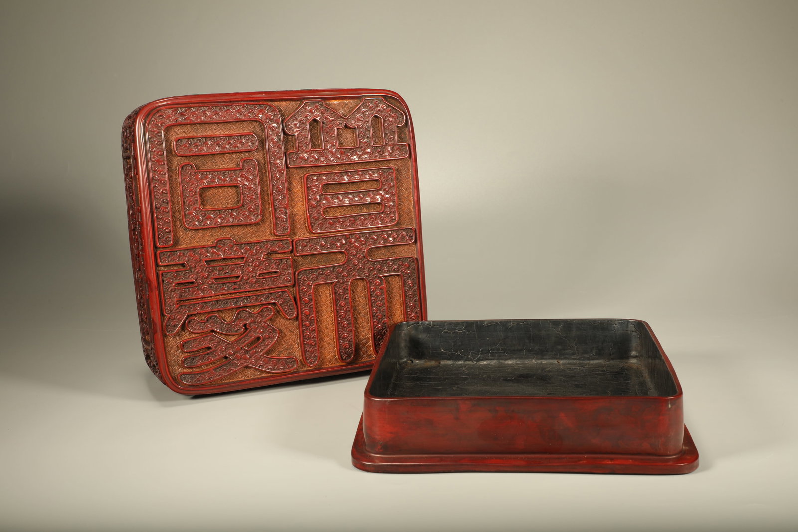 A LACQUERED LIDDED BOX FOR UNIVERSAL CELEBRATION MOTIFS (1 of 8)