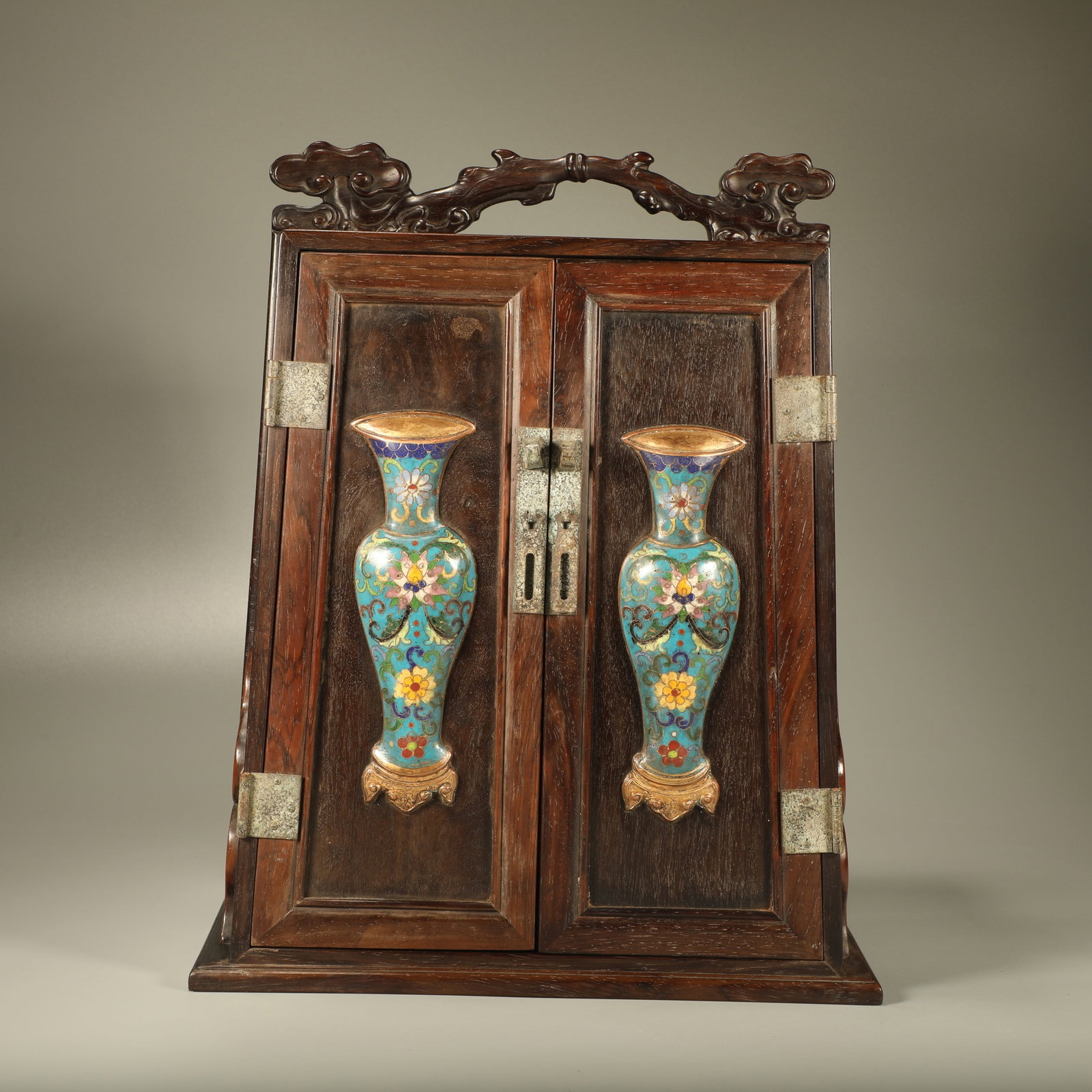 A ZITAN LIFTING CHEST INLAID WITH CLOISONNE VASE: Zitan Lifting Chest Inlaid with Cloisonne Vase