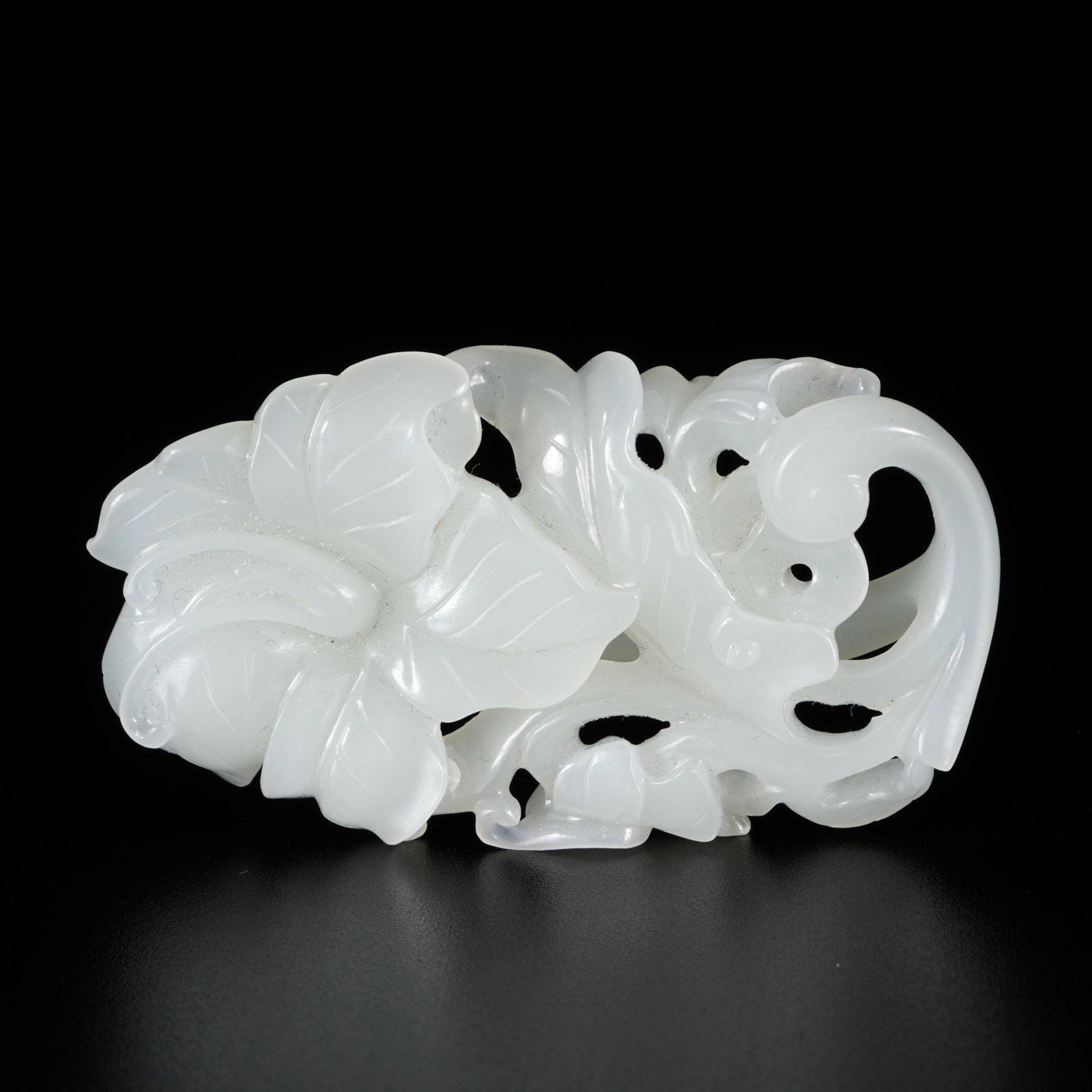 A HETIAN WHITE JADE CARVED FLORAL MOTIF ORNAMENT: Hetian White Jade Carved Floral Motif Ornament