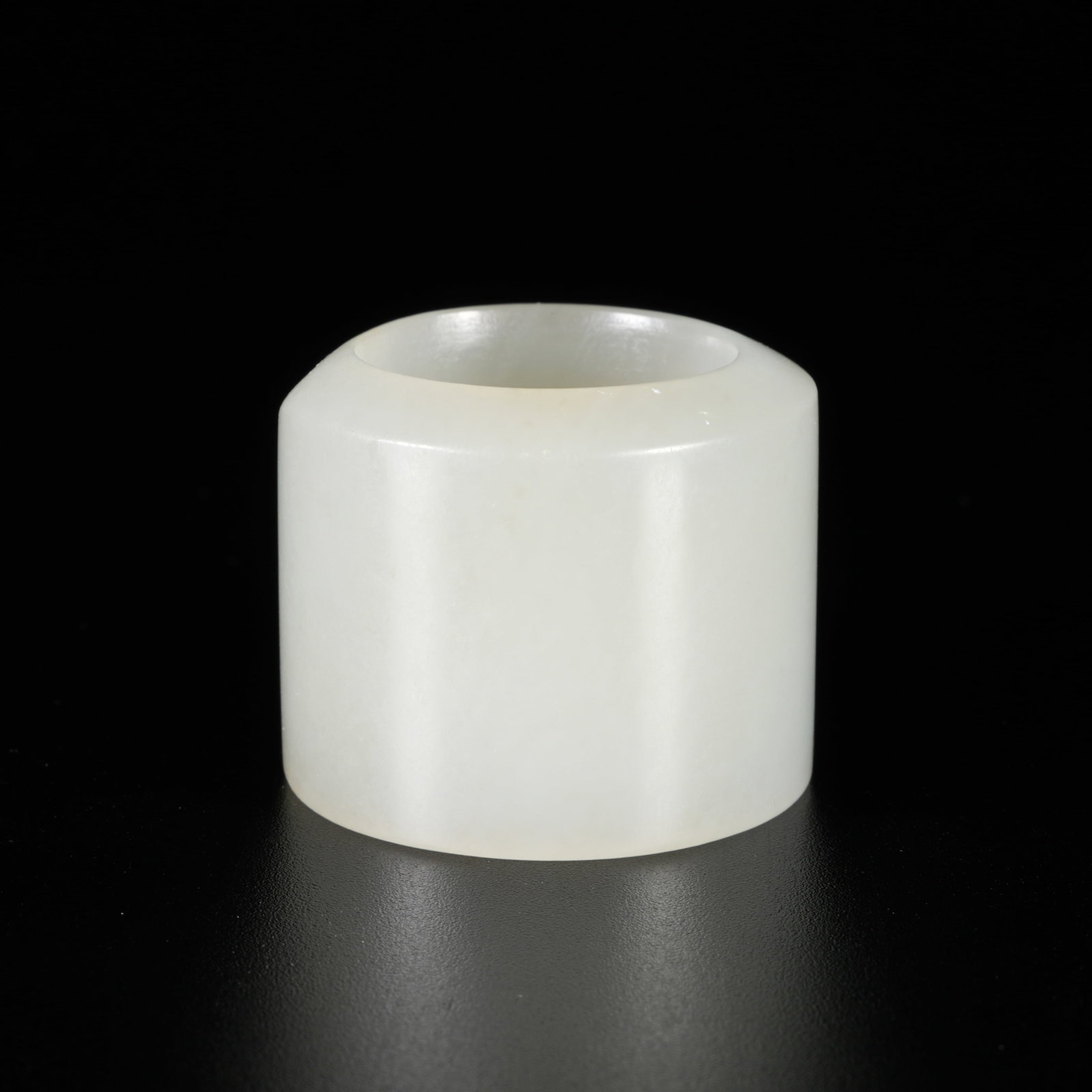 A CARVED HETIAN JADE THUMB RING (1 of 9)