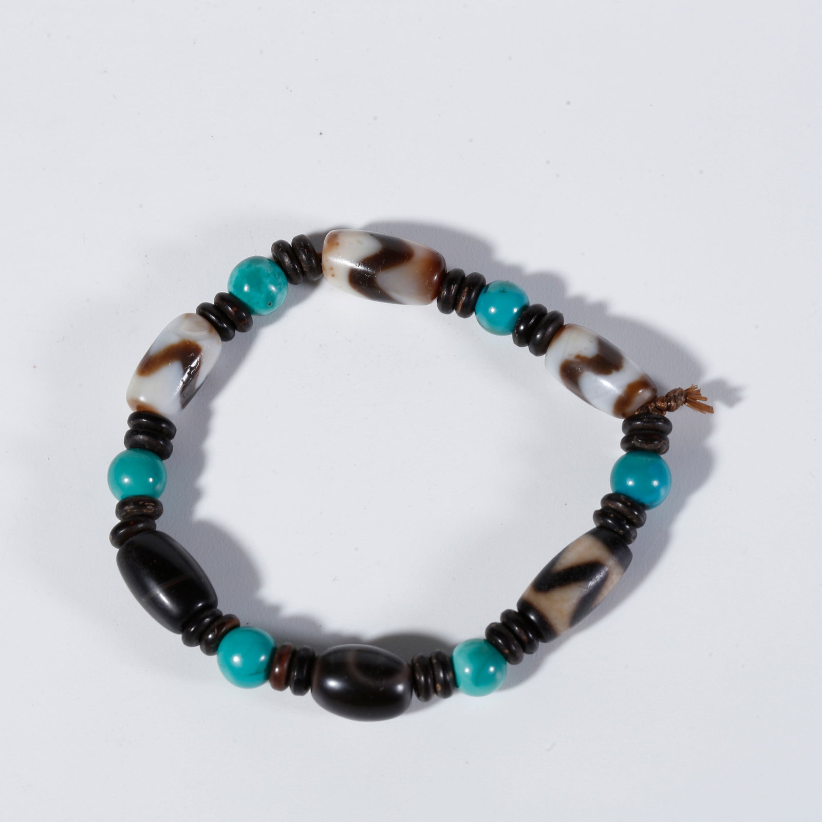 A AGATE CARVED BRACELET: Agate Carved Bracelet