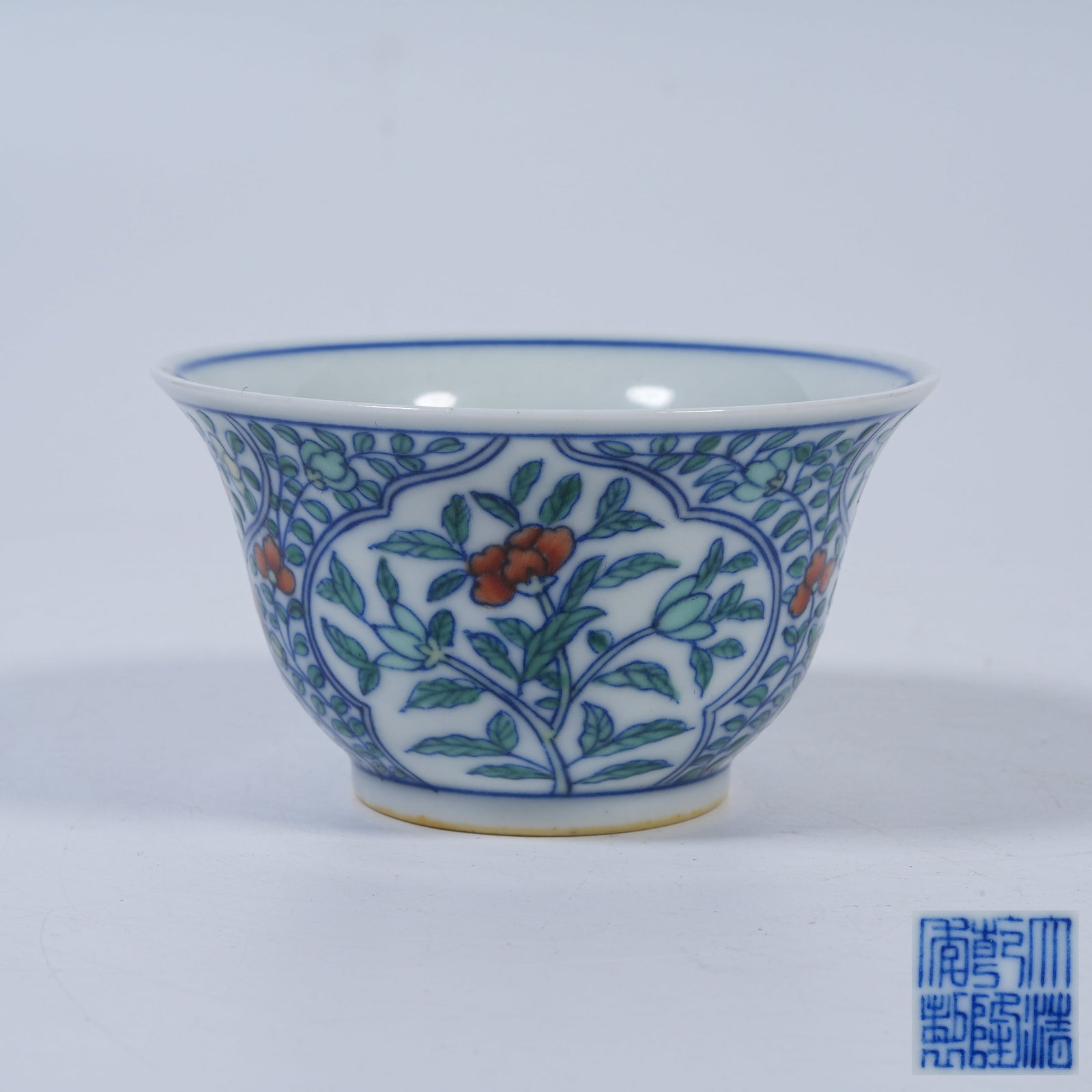 A DOUCAI CUP WITH INTERLOCKING FLORAL SCROLLS (1 of 9)