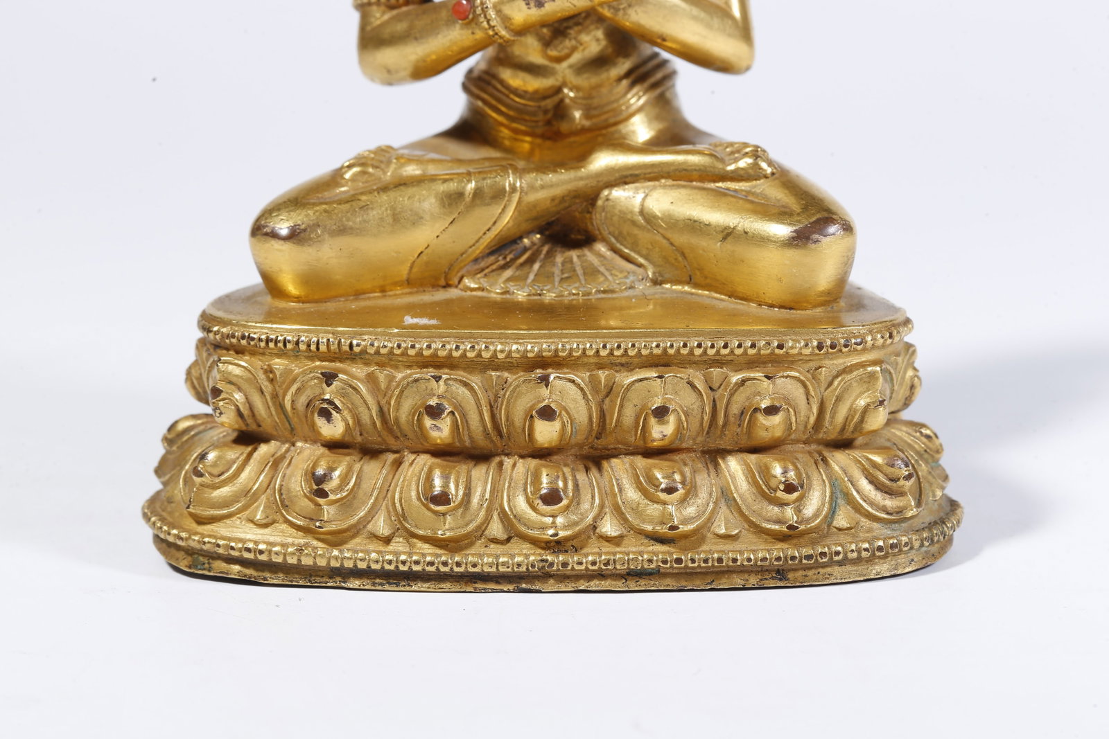 A GILT-BRONZE BUDDHA FIGURE - 3