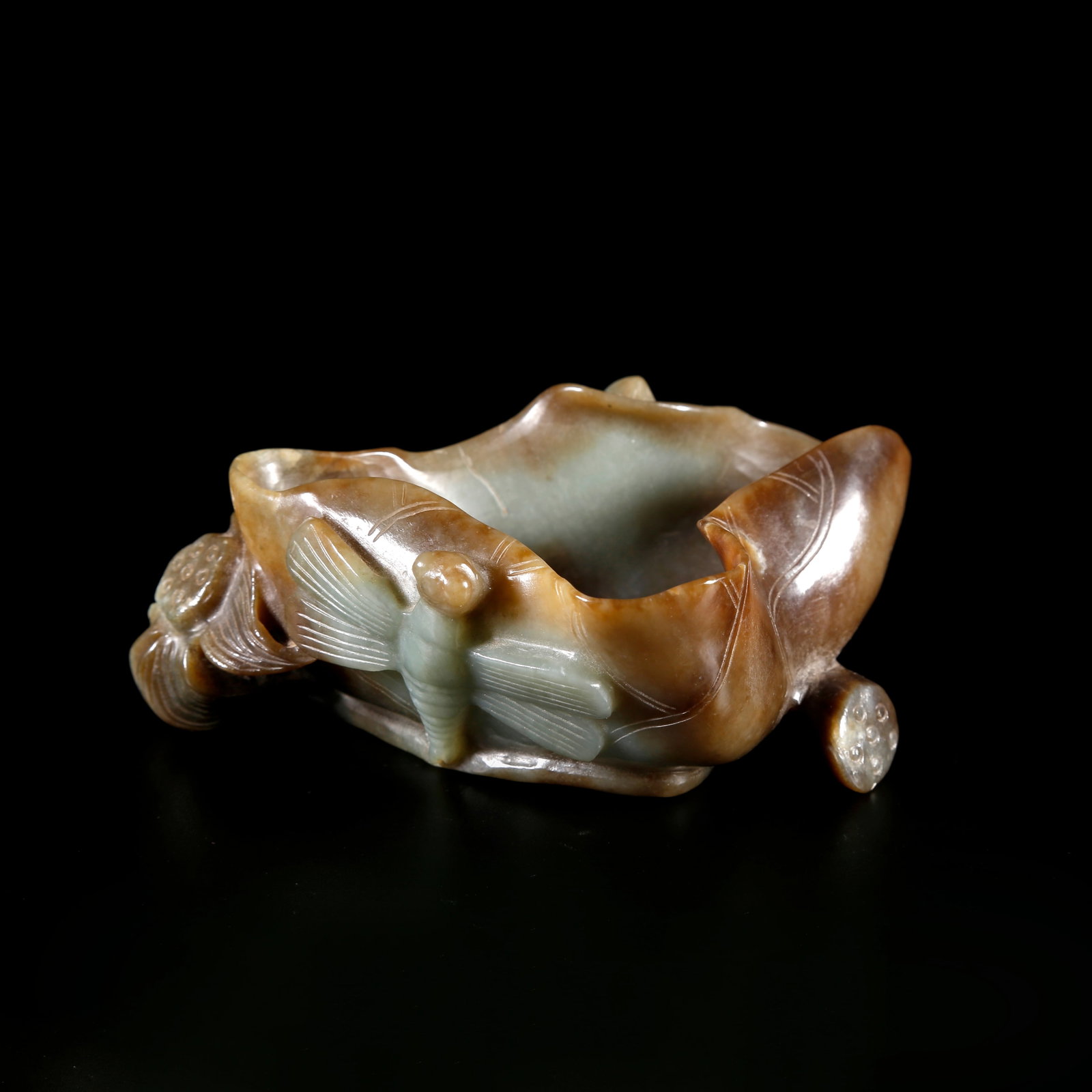 A HETIAN JADE WASHER CARVED IN LOTUS LEAF SHAPE: Hetian Jade Washer Carved in Lotus Leaf Shape