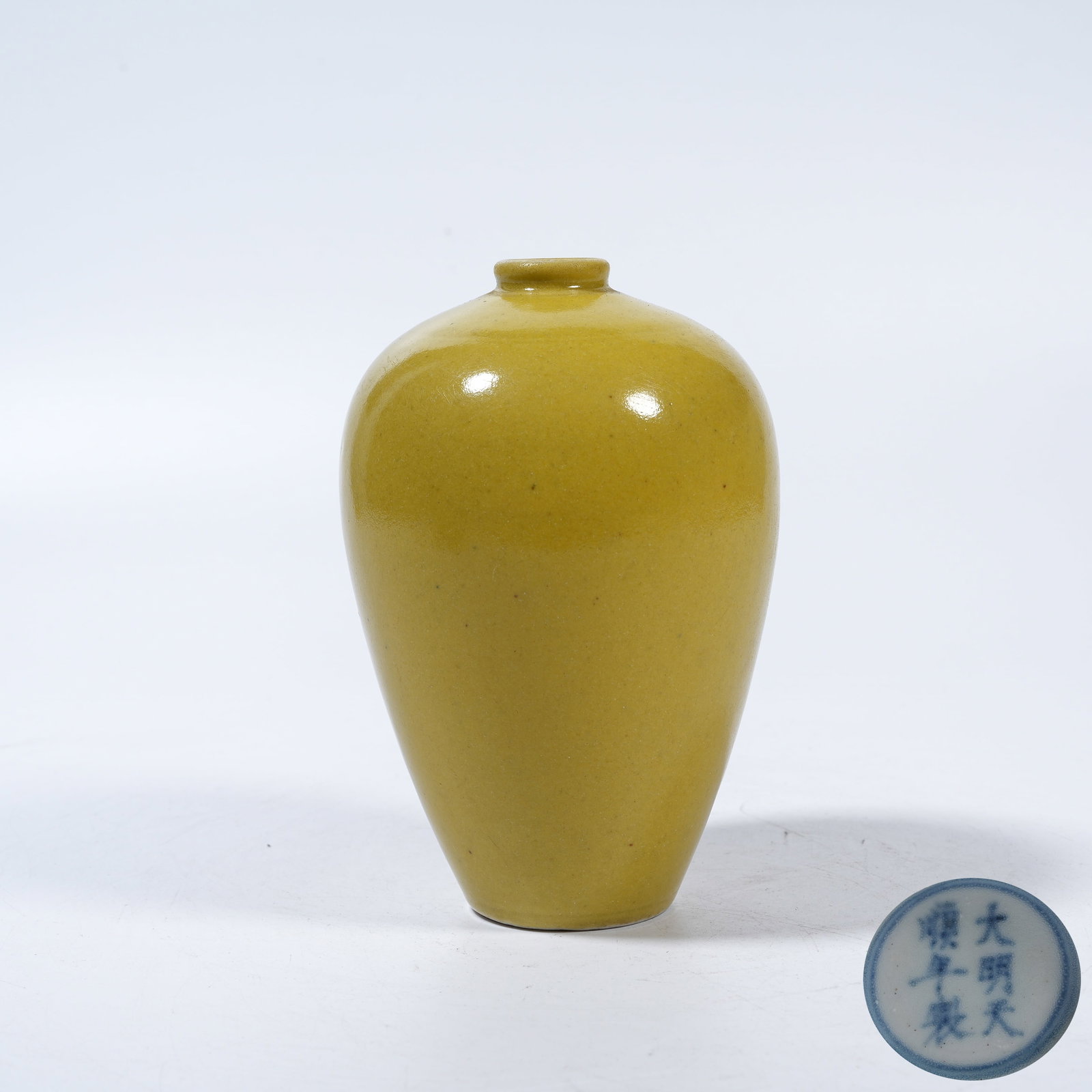 A LEMON YELLOW GLAZE SMALL JAR (1 of 9)