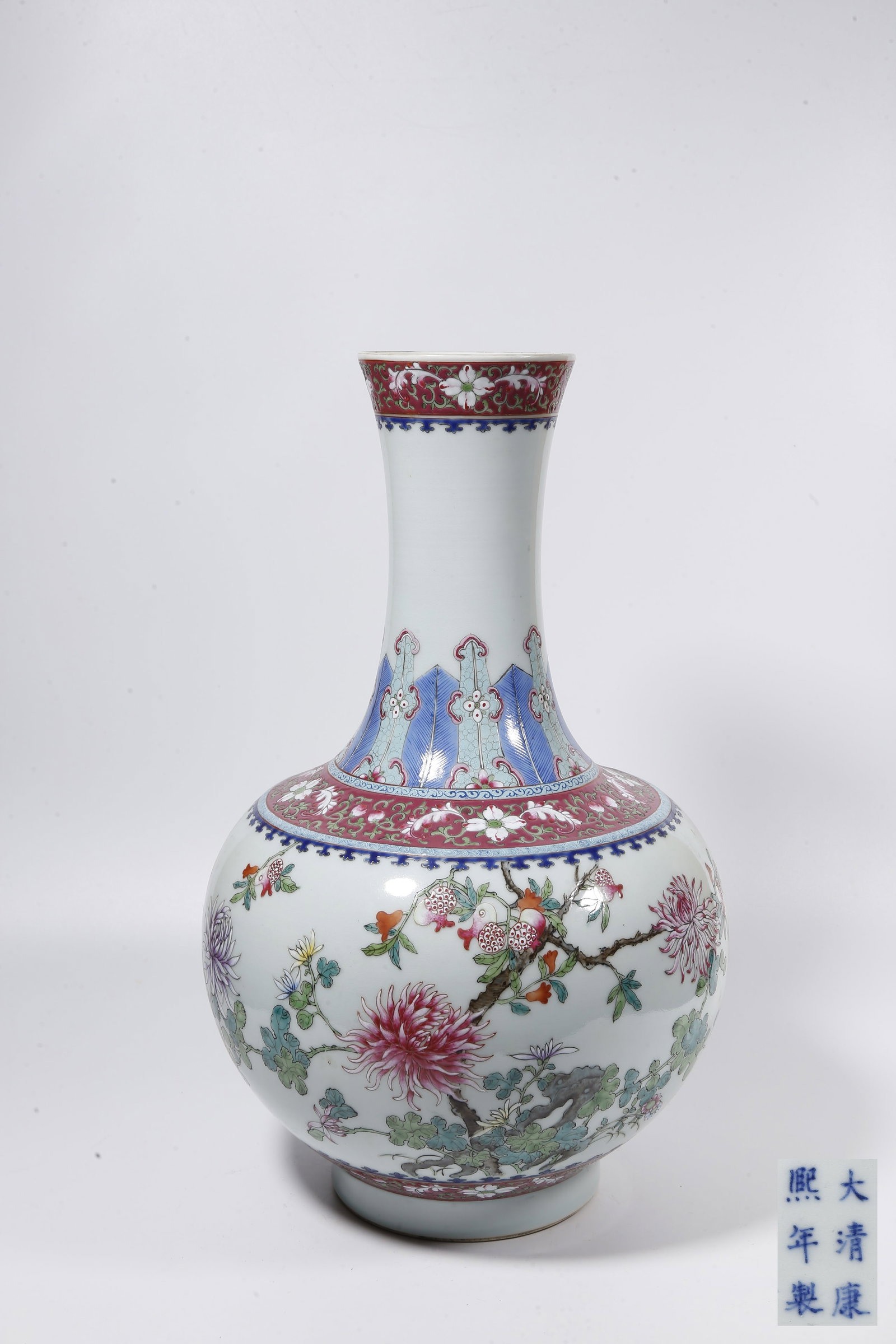 A FAMILLE ROSE APPRECIATION VASE WITH FLORAL PATTERN: Famille Rose Appreciation Vase with Floral Pattern