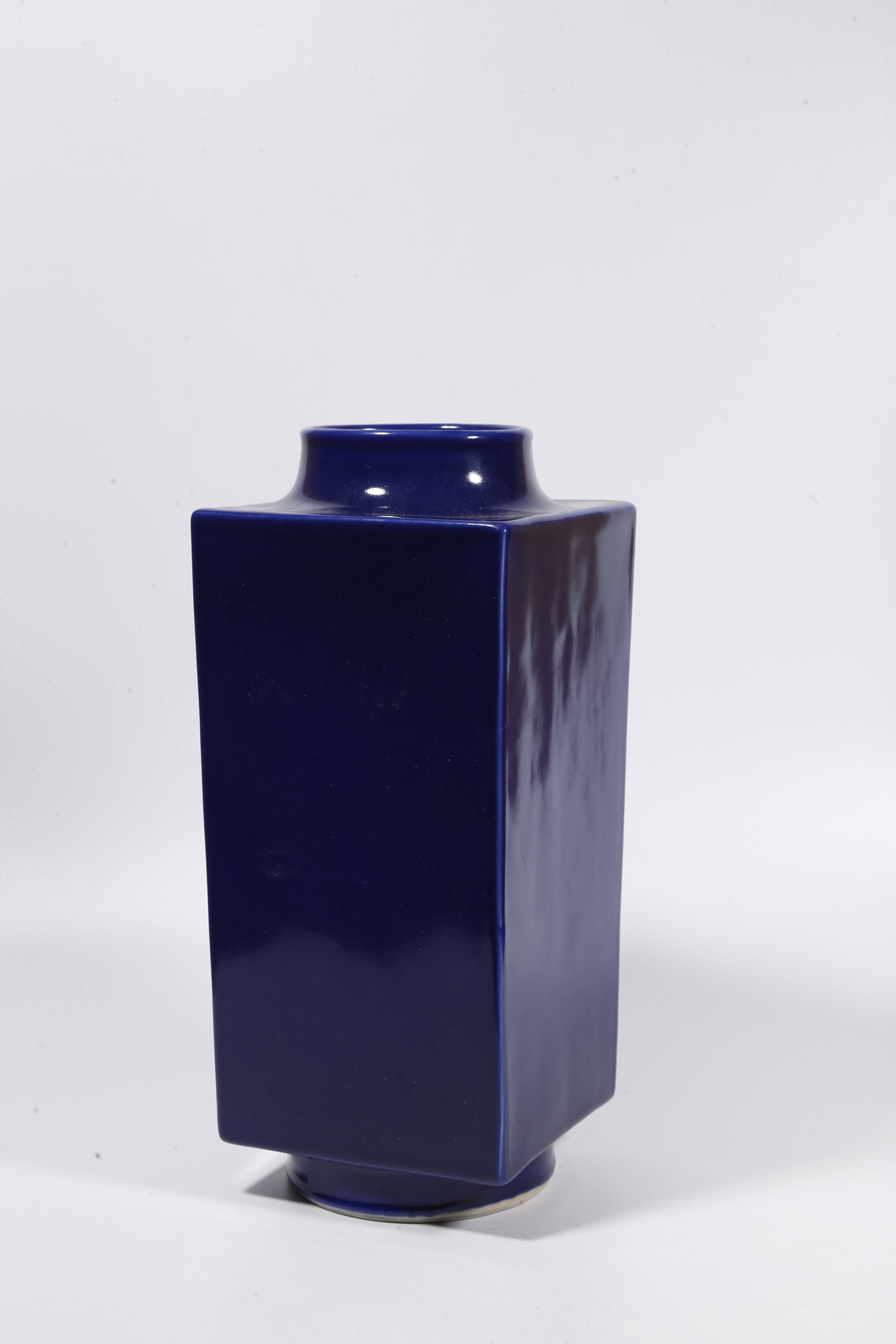 A BLUE GLAZE CONG-SHAPED VASE (1 of 9)