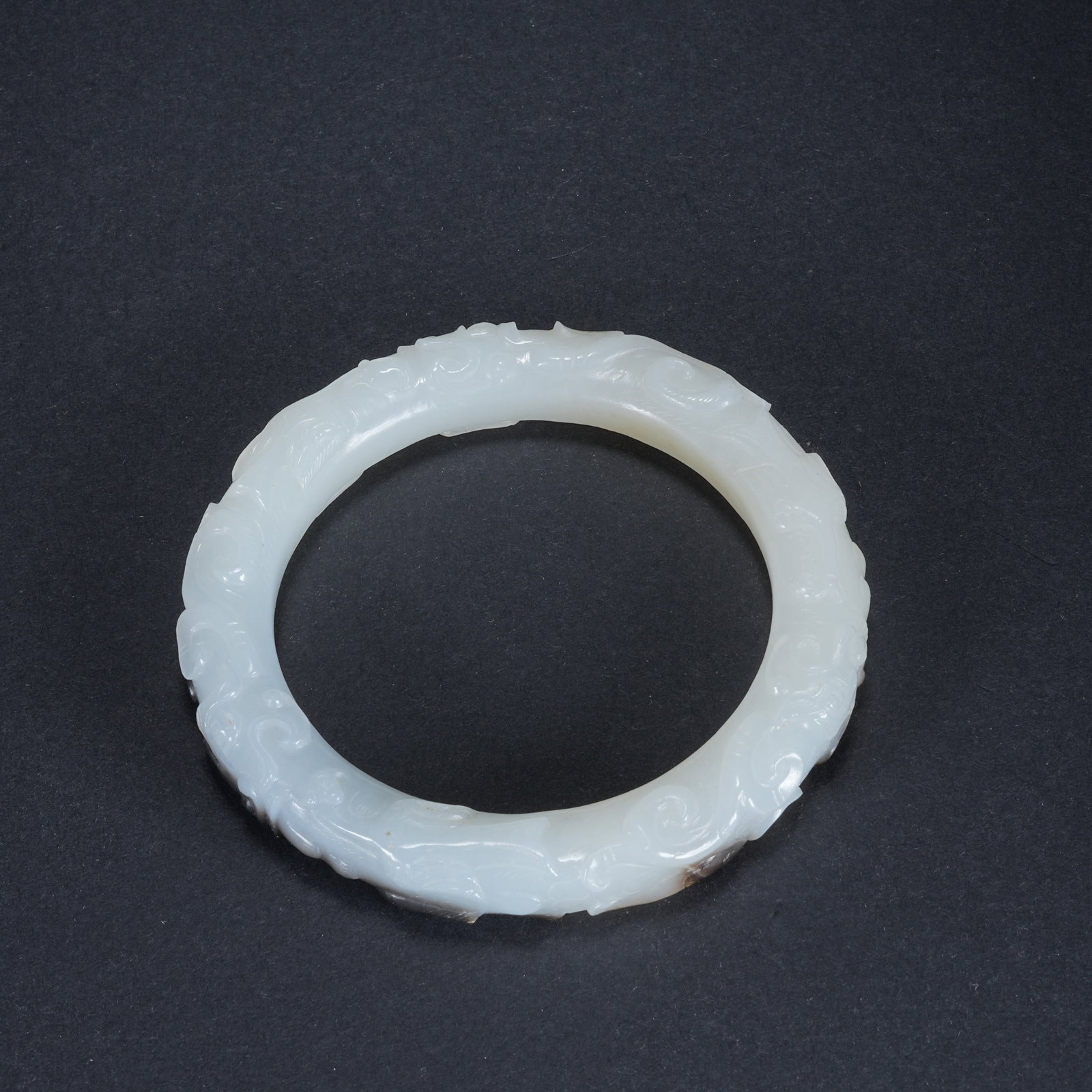 A HETIAN JADE BANGLE WITH SKILLFULLY COLORED DRAGON PATTERN - 10