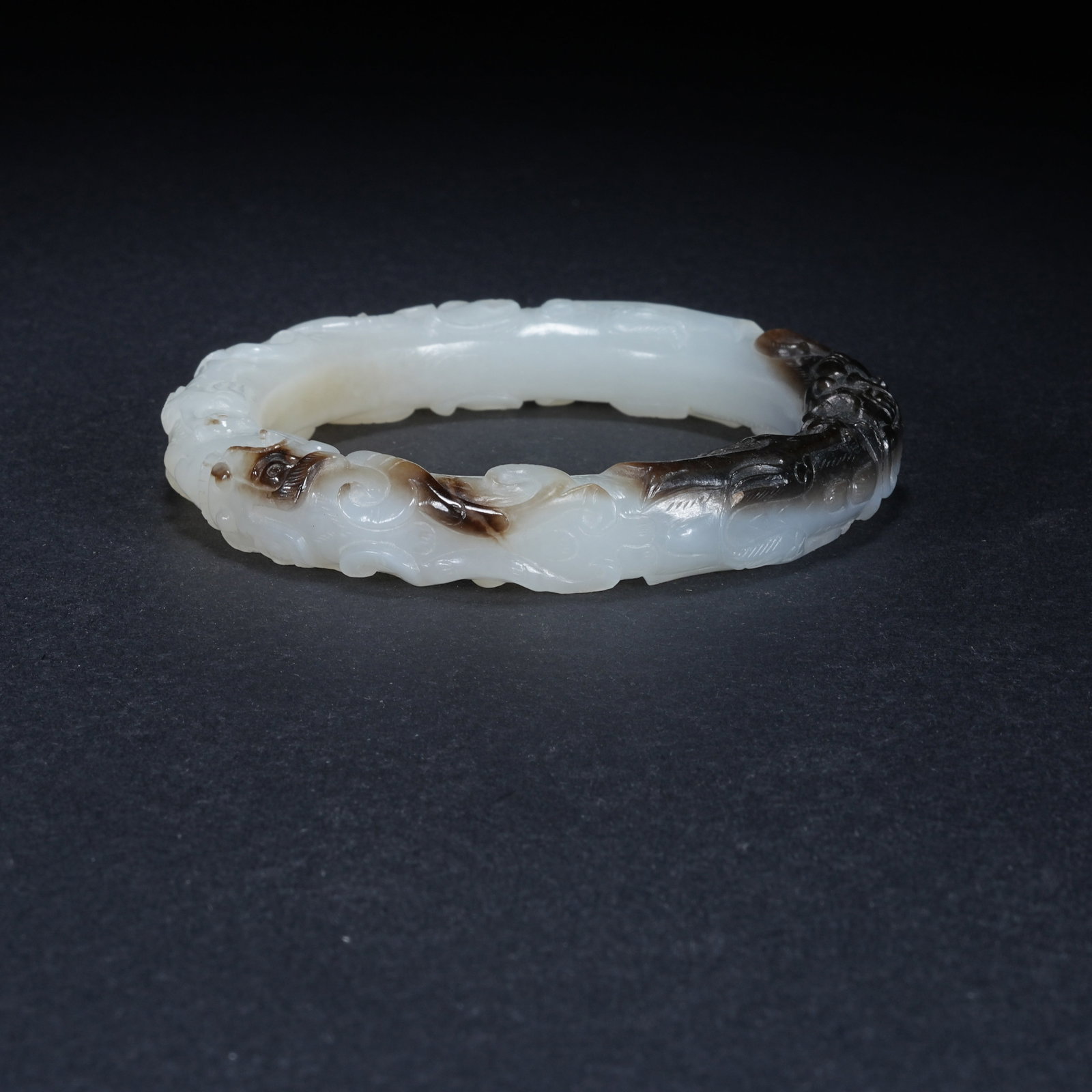 A HETIAN JADE BANGLE WITH SKILLFULLY COLORED DRAGON PATTERN - 6