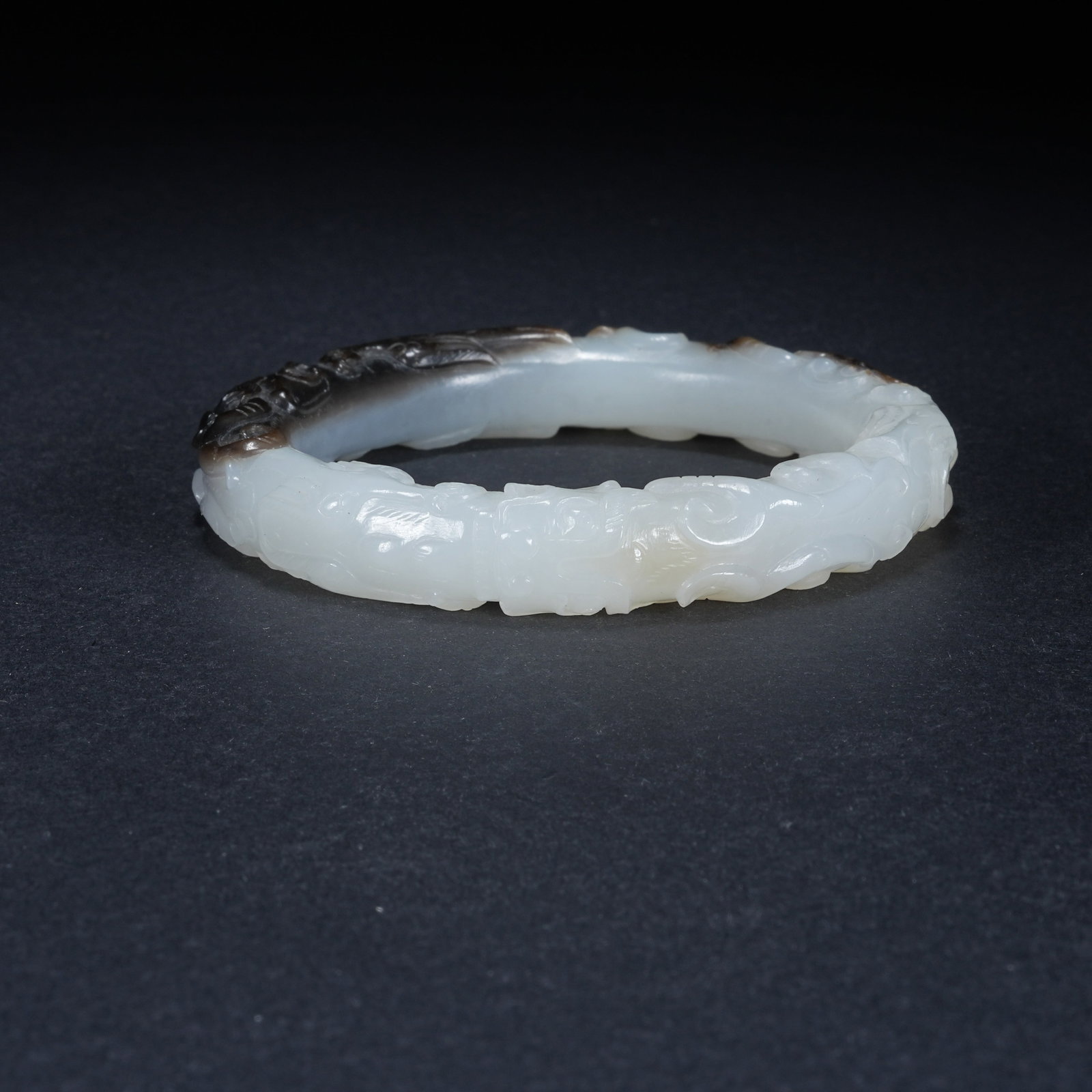 A HETIAN JADE BANGLE WITH SKILLFULLY COLORED DRAGON PATTERN - 8