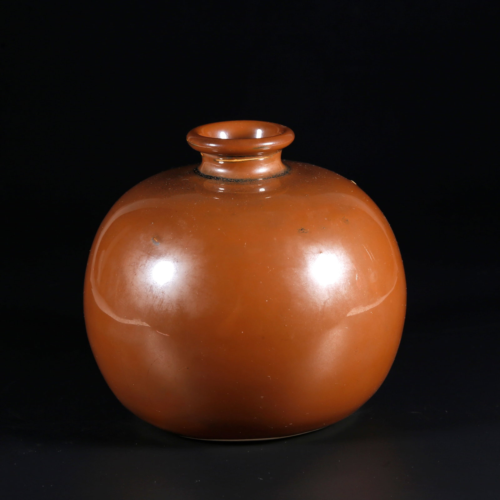 A JAR WITH PURPLE GOLD GLAZE (1 of 9)
