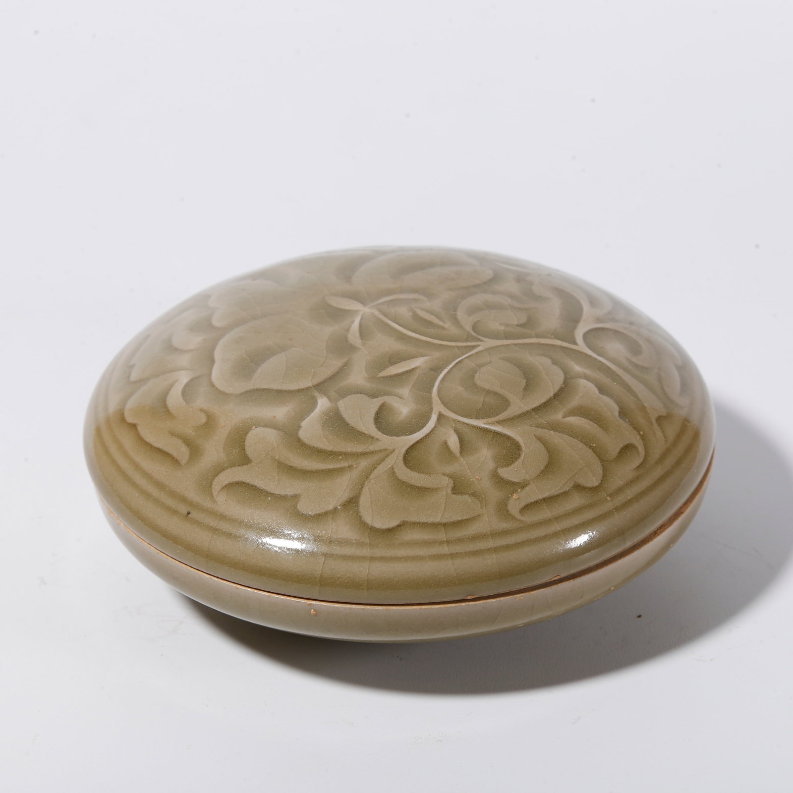 A YAOZHOU KILN COVERED BOX WITH FLORAL PATTERNS (1 of 9)