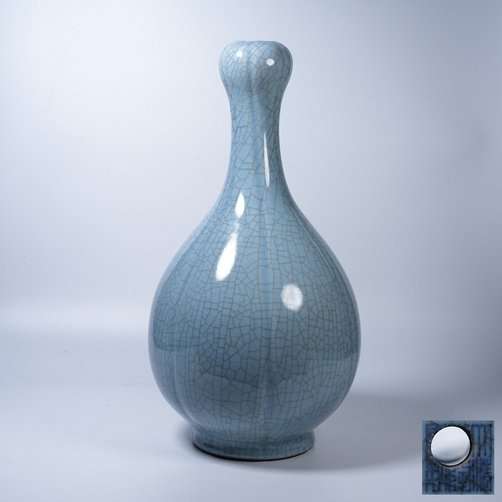A IMITATION OFFICIAL KILN GARLIC-MOUTH VASE: Imitation Official Kiln Garlic-Mouth Vase