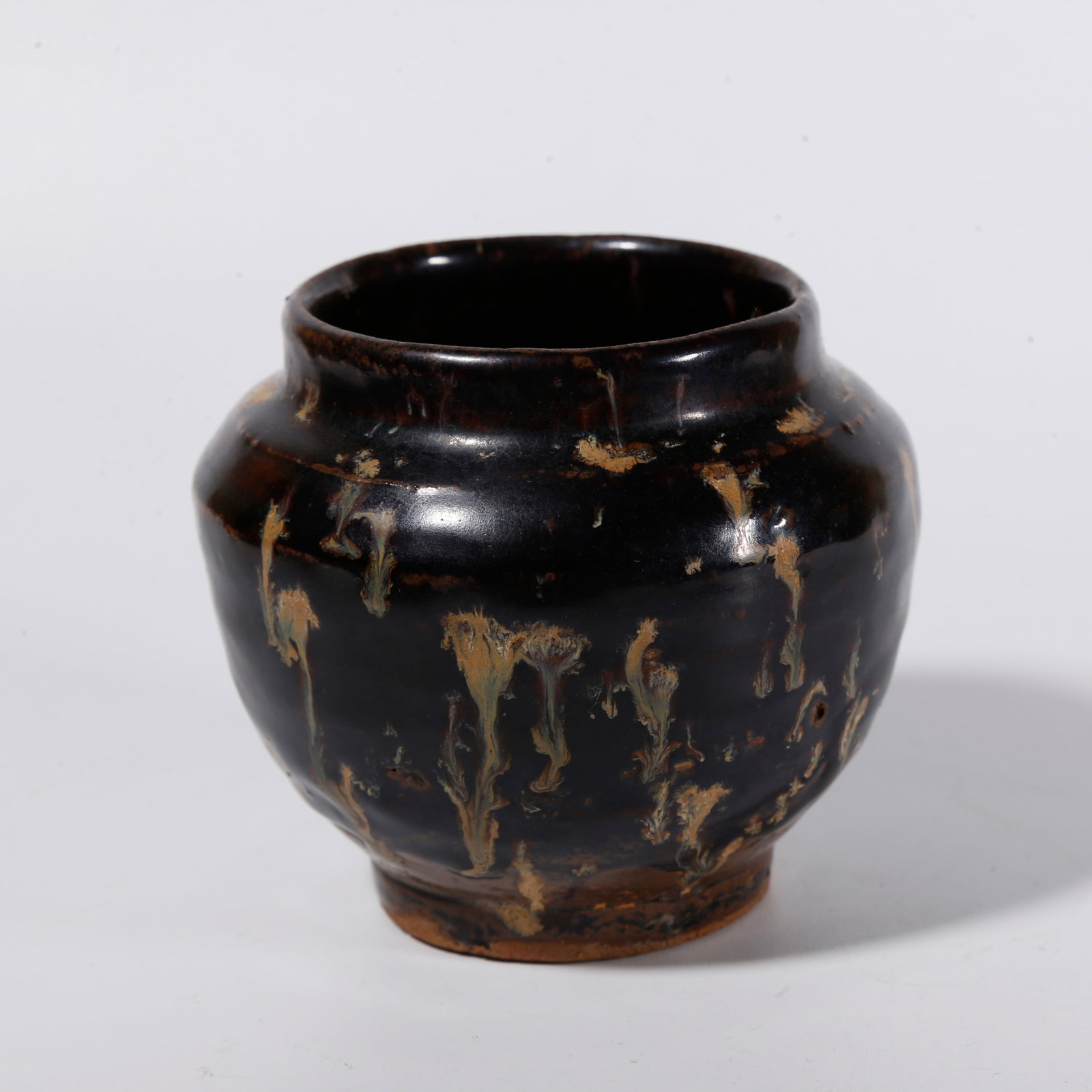 A ANCIENT KILN JAR (1 of 9)