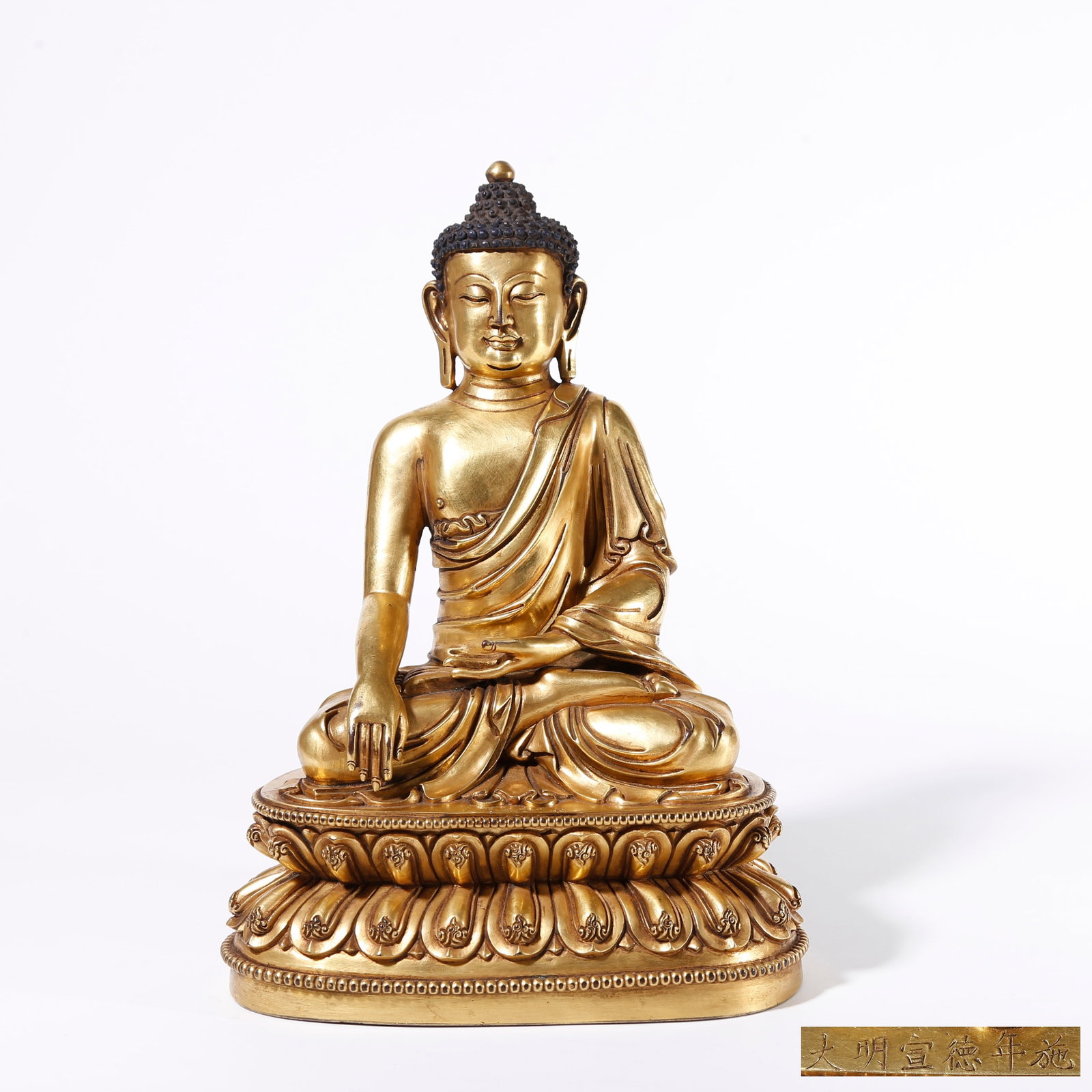 A GILT BRONZE STATUE OF SHAKYAMUNI (1 of 10)