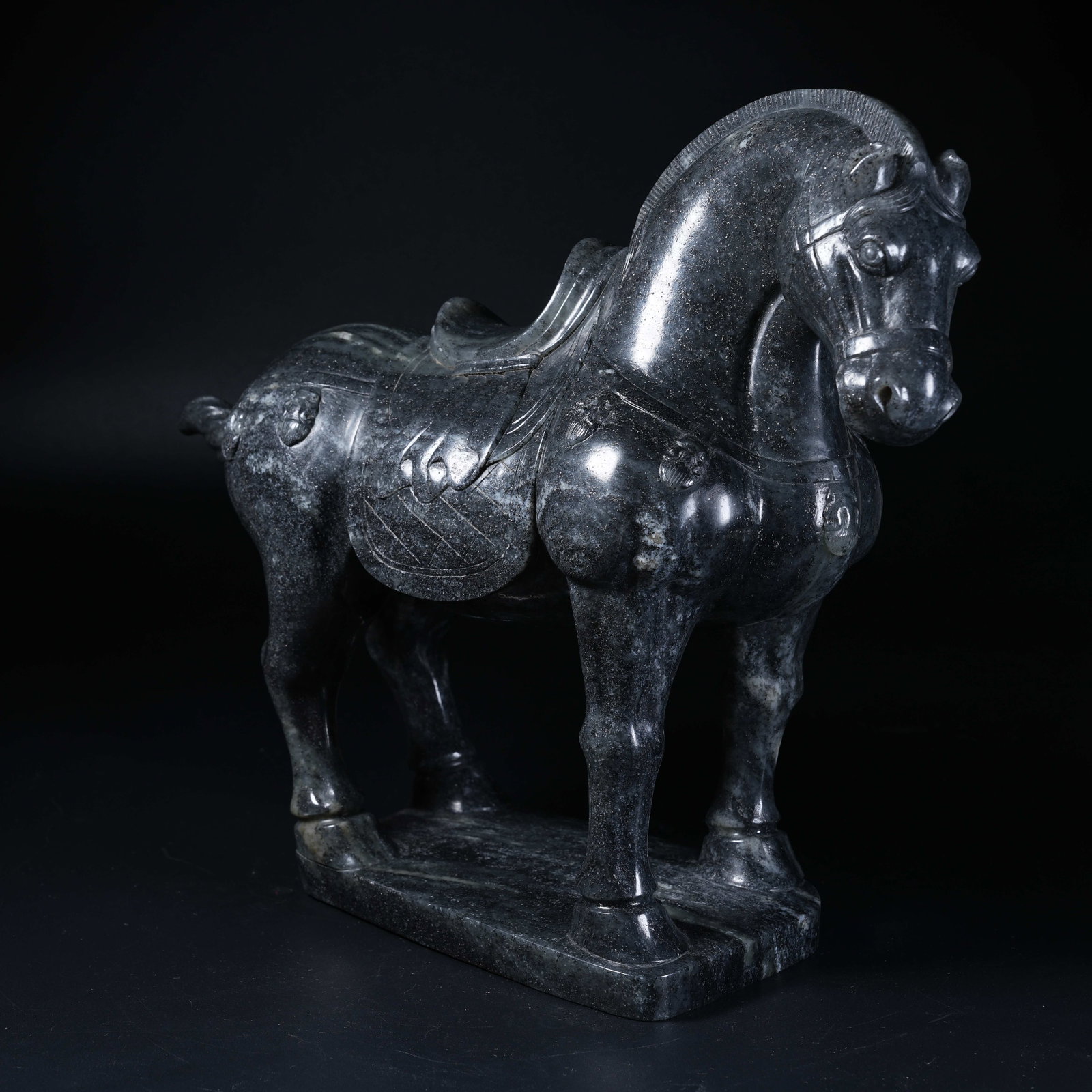 A STEED ORNAMENT OF HETIAN BLUE-AND-WHITE SEED JADE (1 of 9)