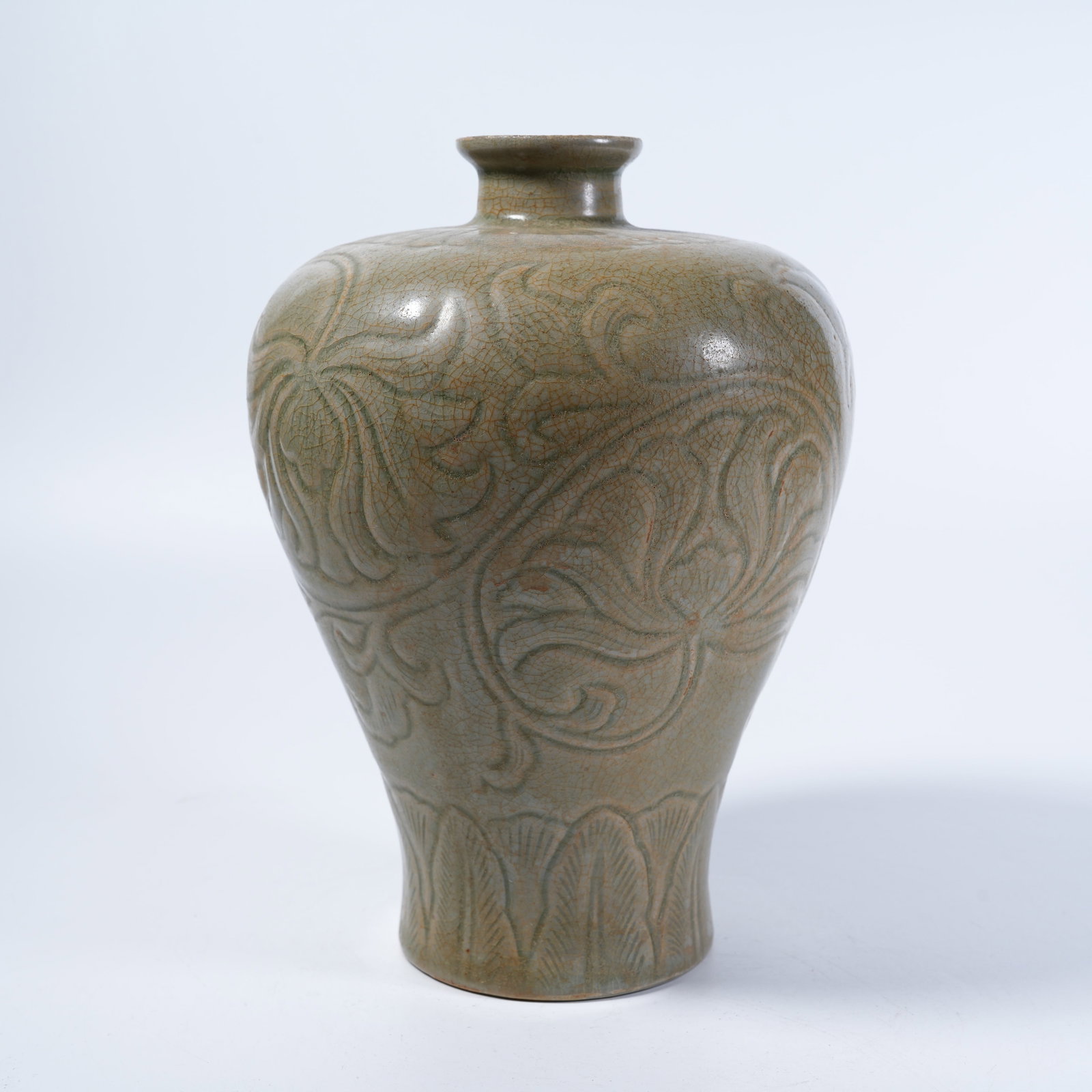 A PLUM VASE WITH CARVED FLORAL DECORATION OF LONGQUAN KILN: Plum Vase with Carved Floral Decoration of Longquan Kiln