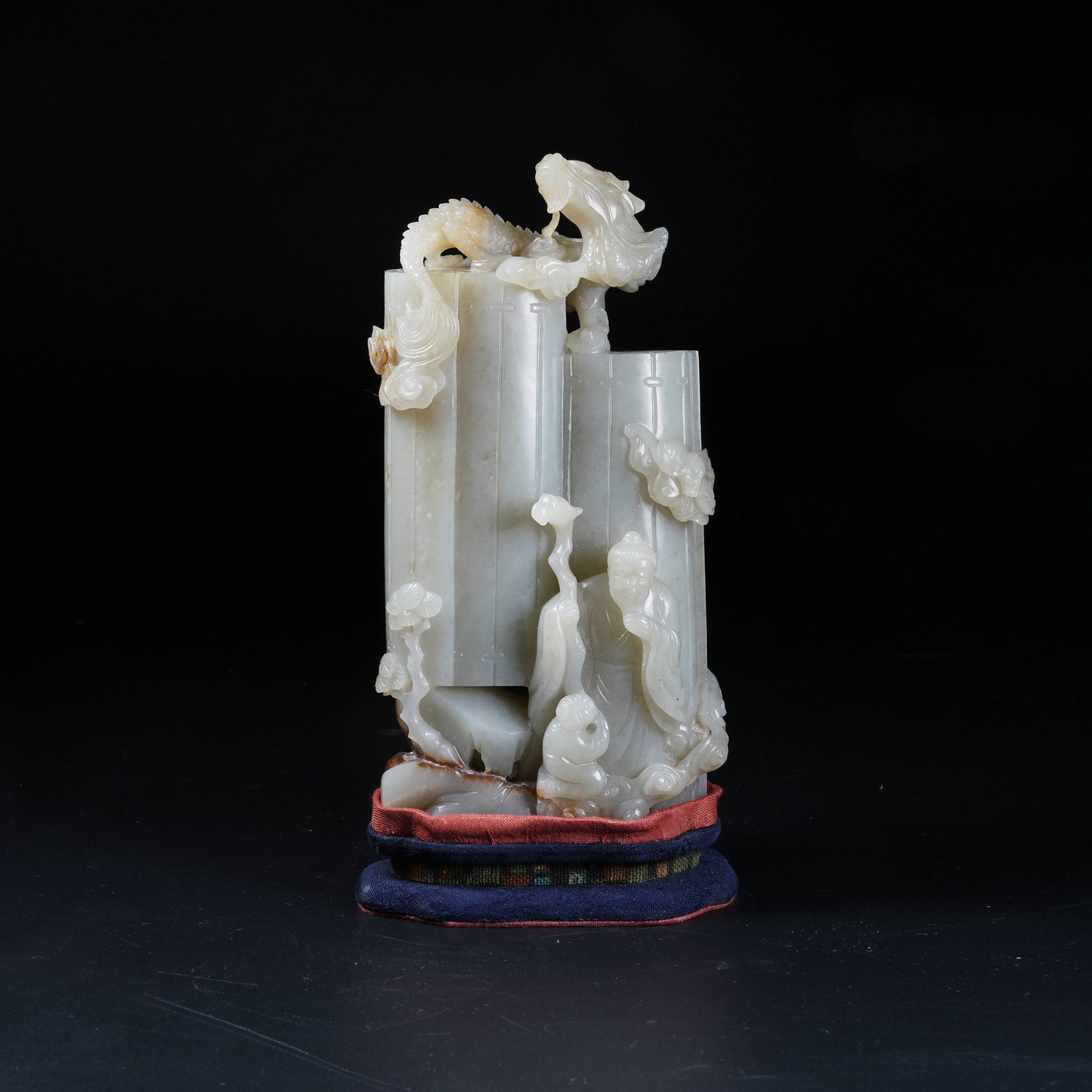 A FIGURINE MOUNTAIN ORNAMENT OF HETIAN JADE (1 of 10)