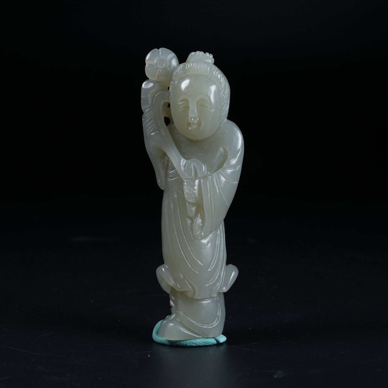 A BEAUTY FIGURINE ORNAMENT OF HETIAN JADE (1 of 8)