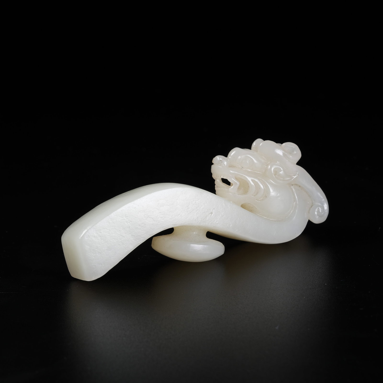 A DRAGON HEAD BELT HOOK OF HETIAN JADE (1 of 8)