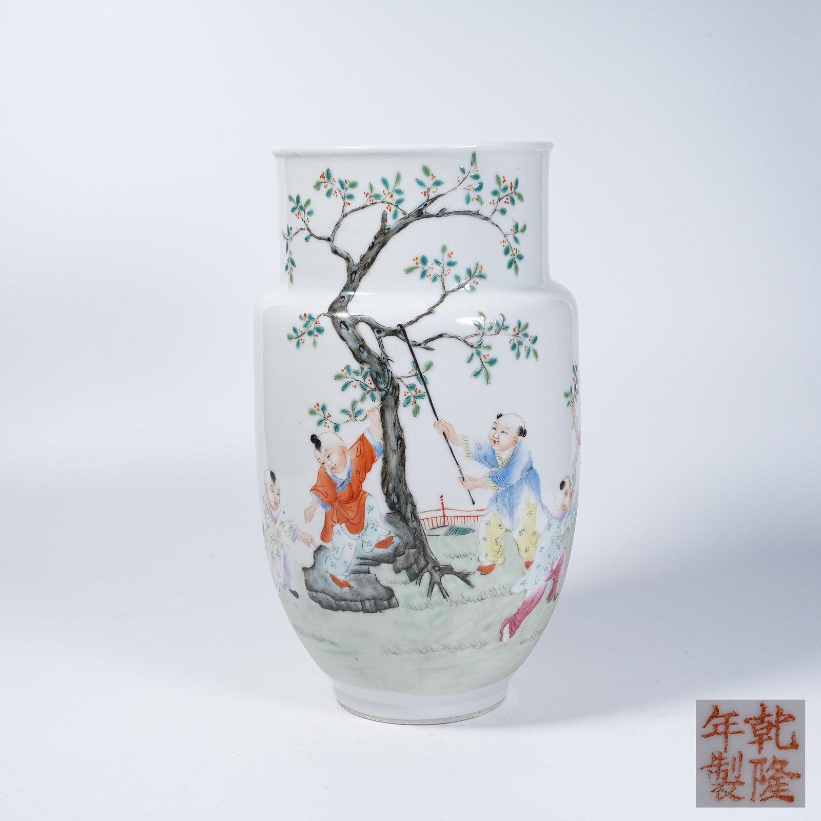 A JAR WITH FAMILLE ROSE CHILDREN AT PLAY MOTIF (1 of 10)