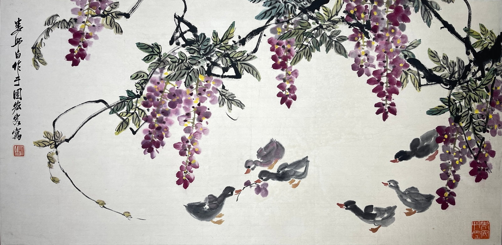 A MOUNTED UNFRAMED WISTERIA AND DUCKLINGS PAINTING ON PAPER BY LOU SHIBAI.婁師白 (1 of 7)
