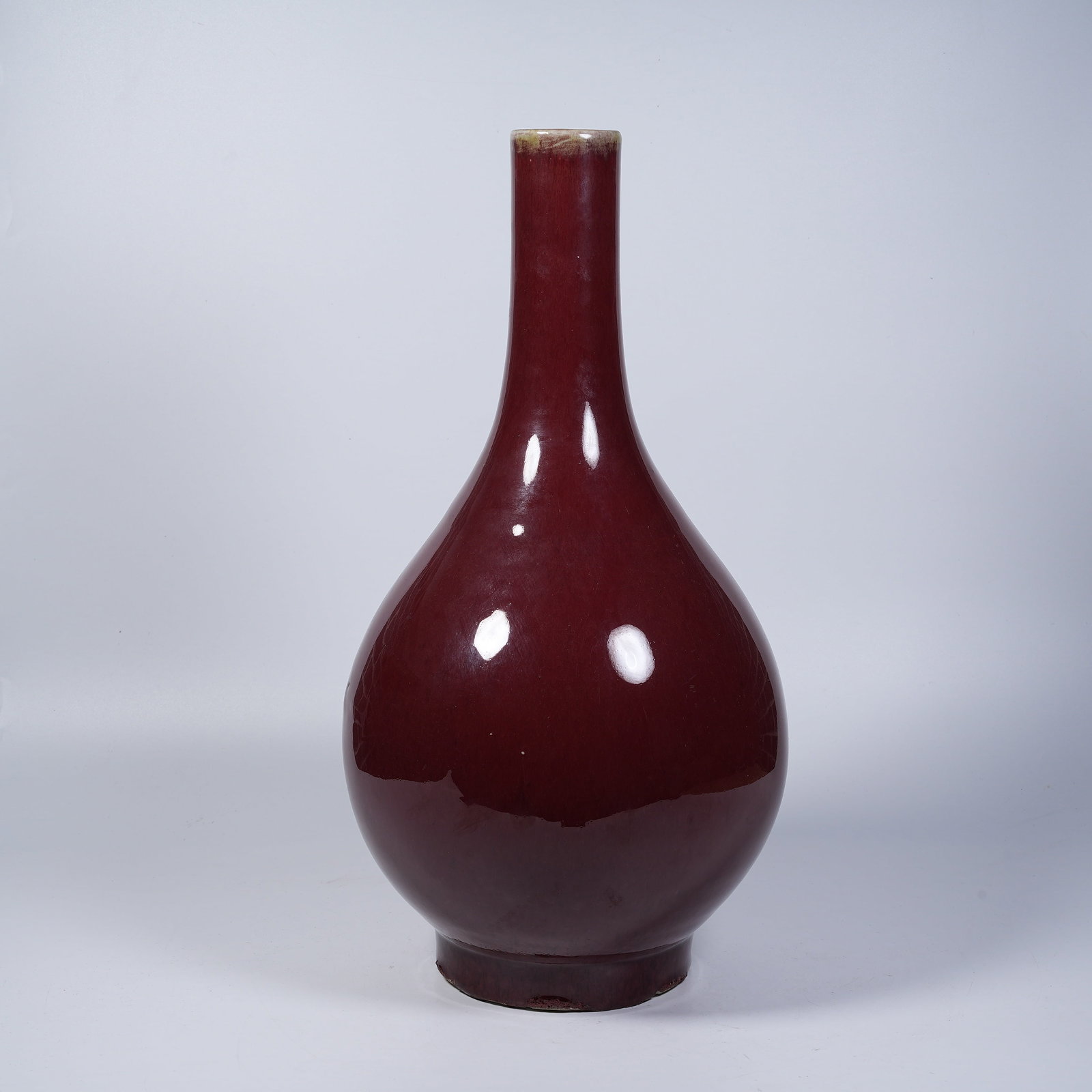 A SAPPHIRE RED GLAZE GALLBLADDER VASE: Sapphire Red Glaze Gallbladder Vase